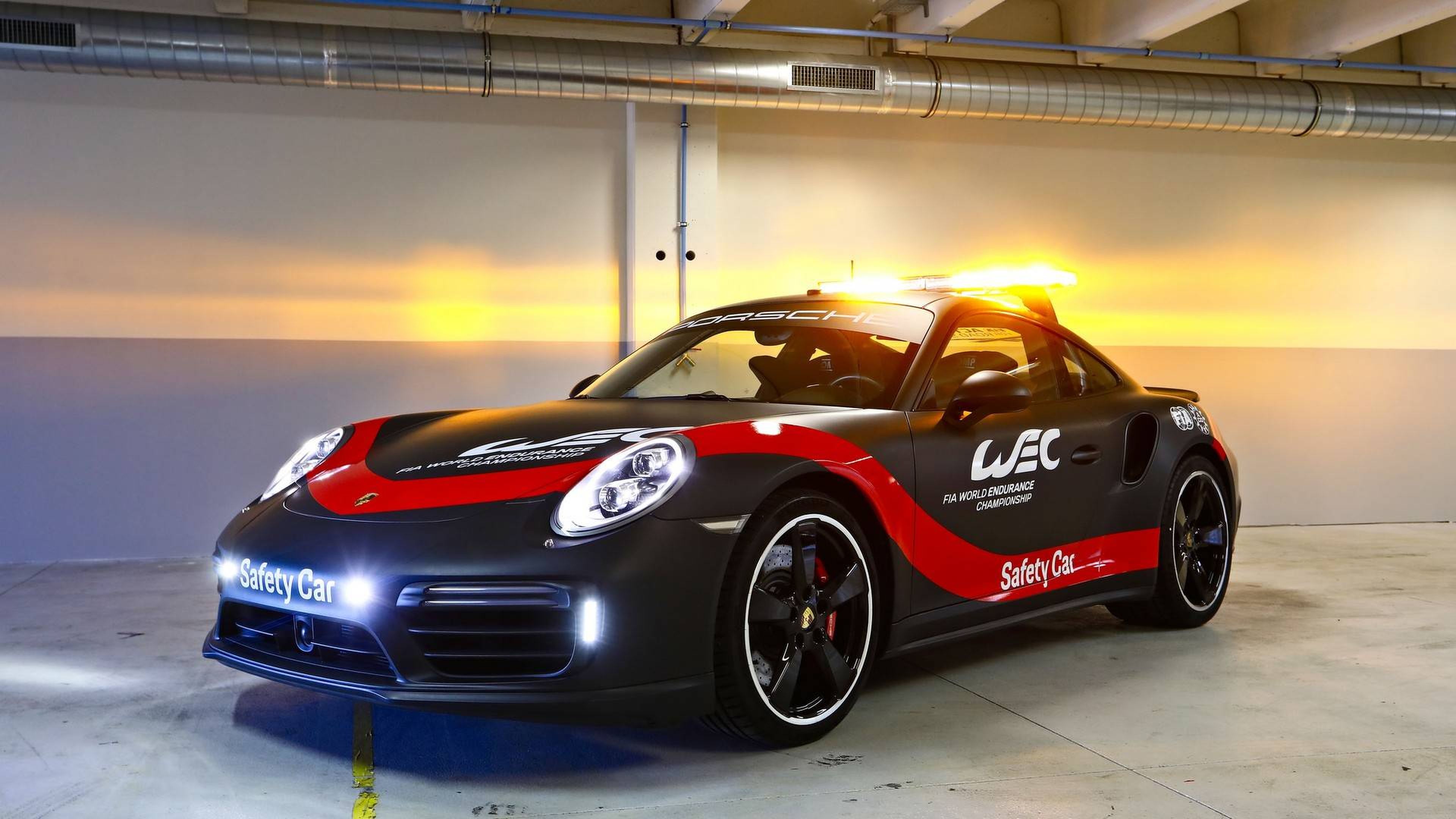 Porsche 911 Safety Car