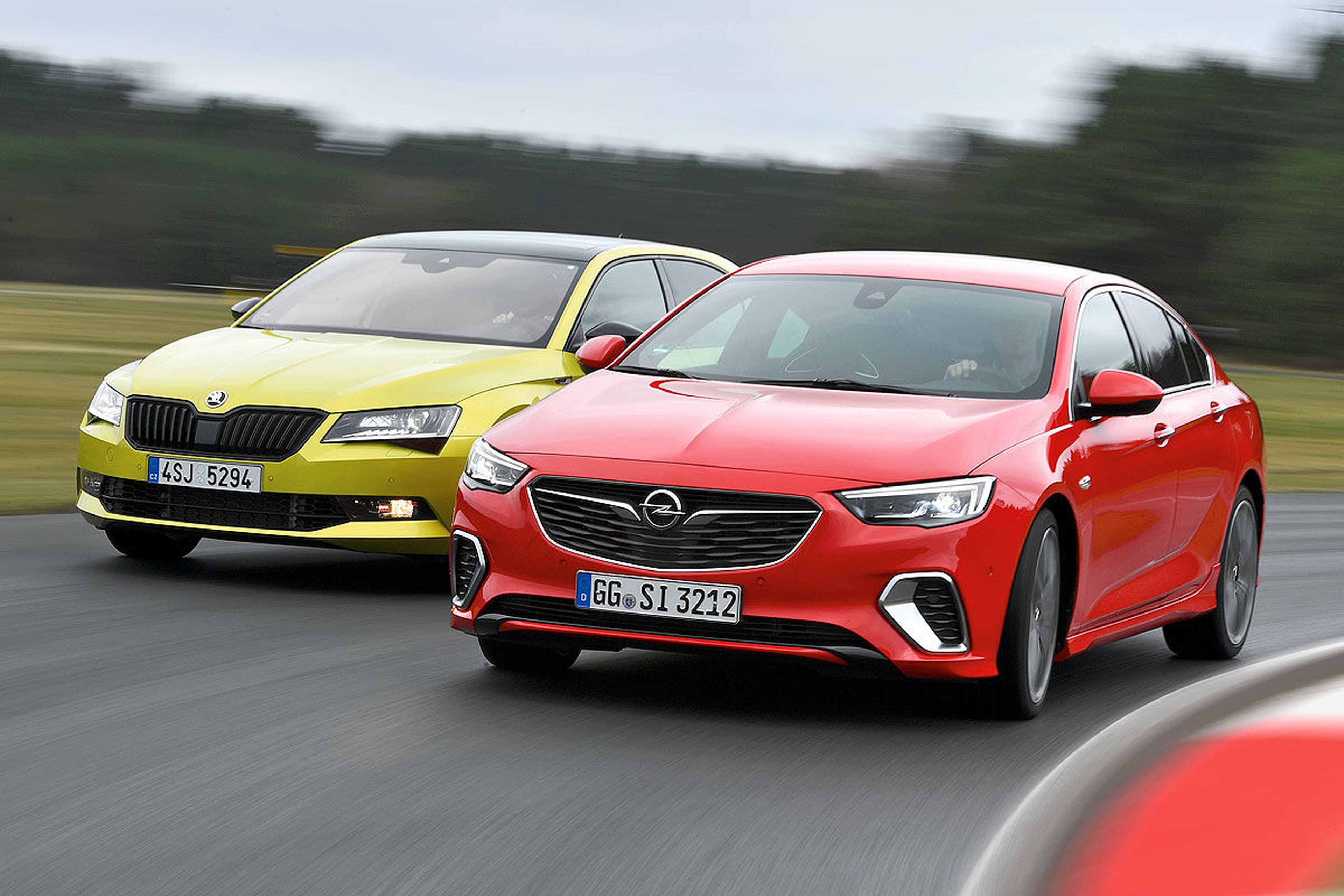 Opel Insignia GSi vs Skoda Superb 2.0 TSI 4x4