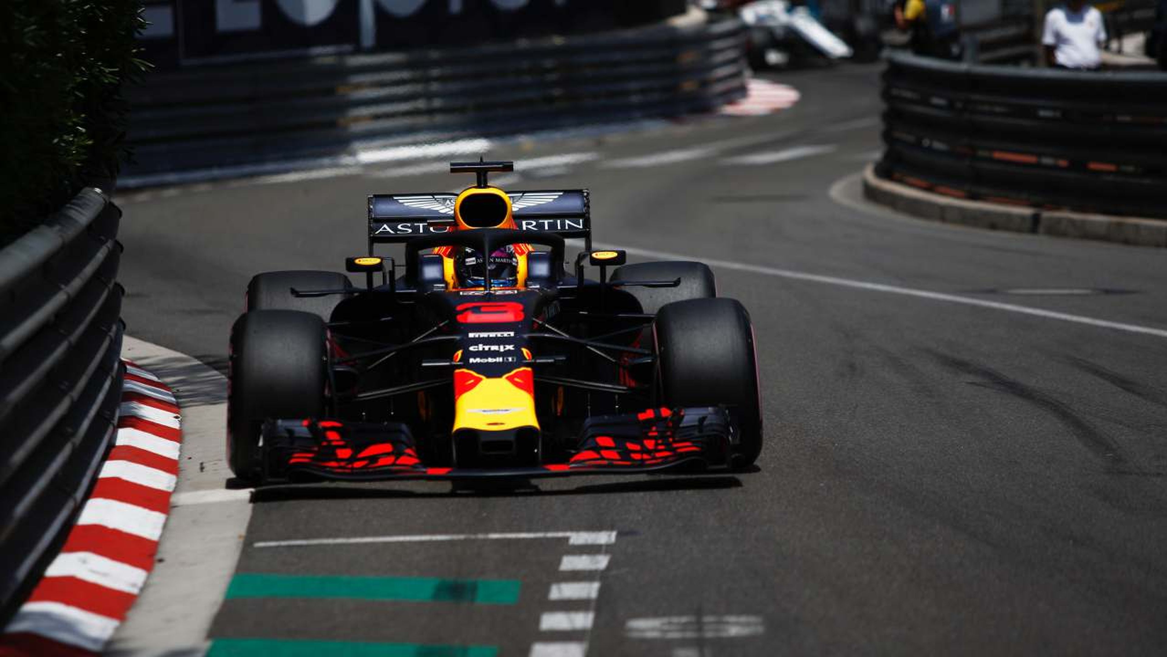Ricciardo lidera en Mónaco