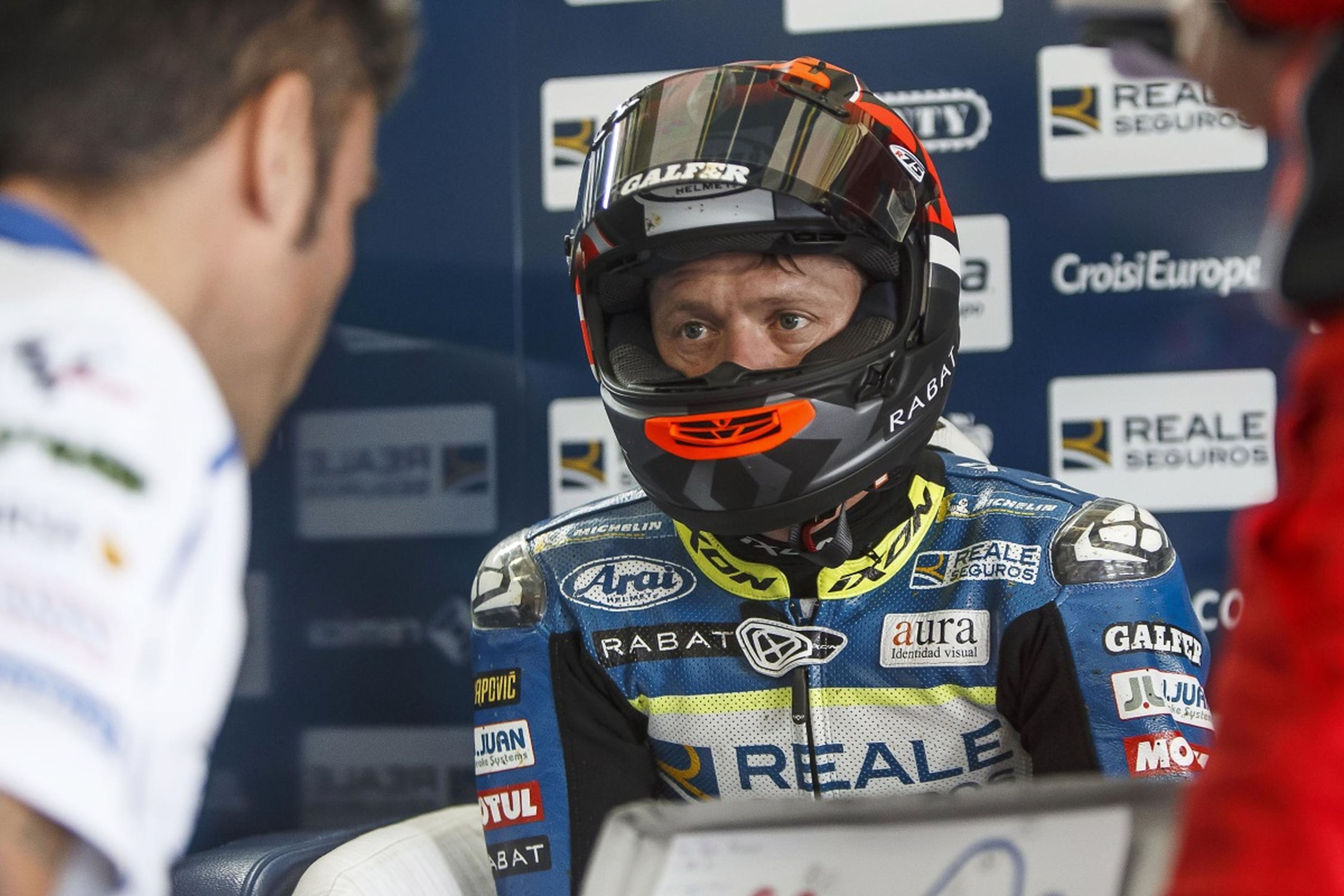 Tito Rabat sufre una fuerte caída en el test de MotoGP en Montmeló