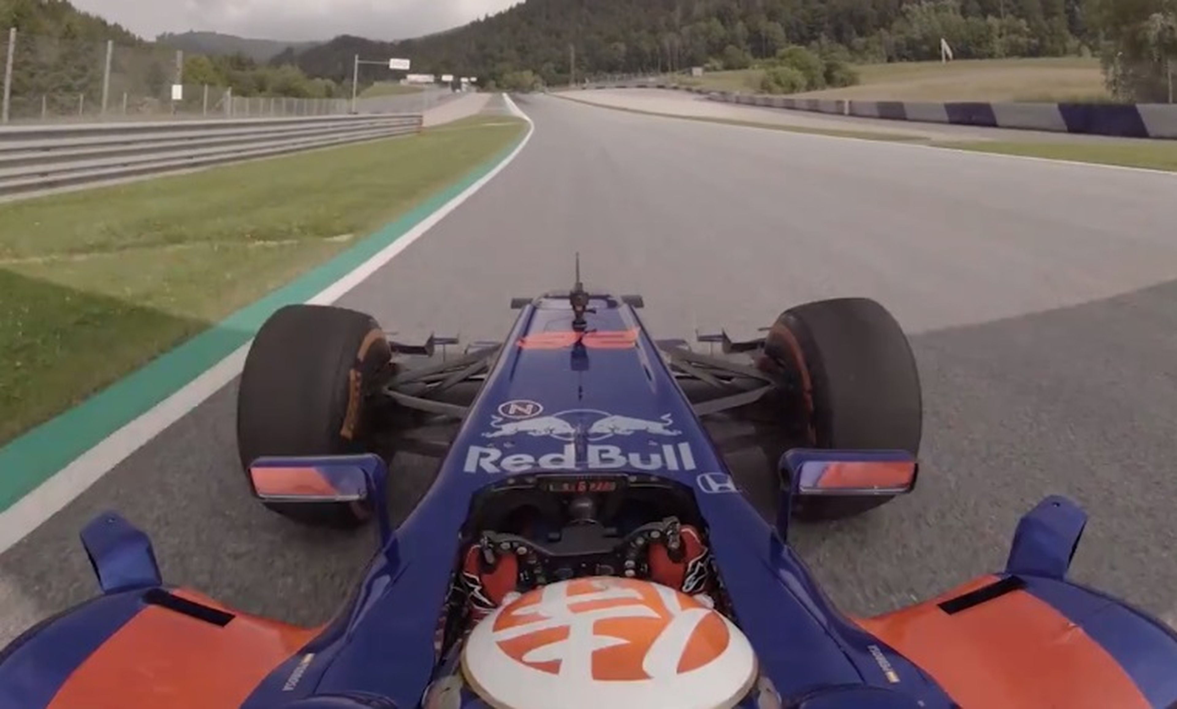 Dani Pedrosa pilota el Red Bull de F1