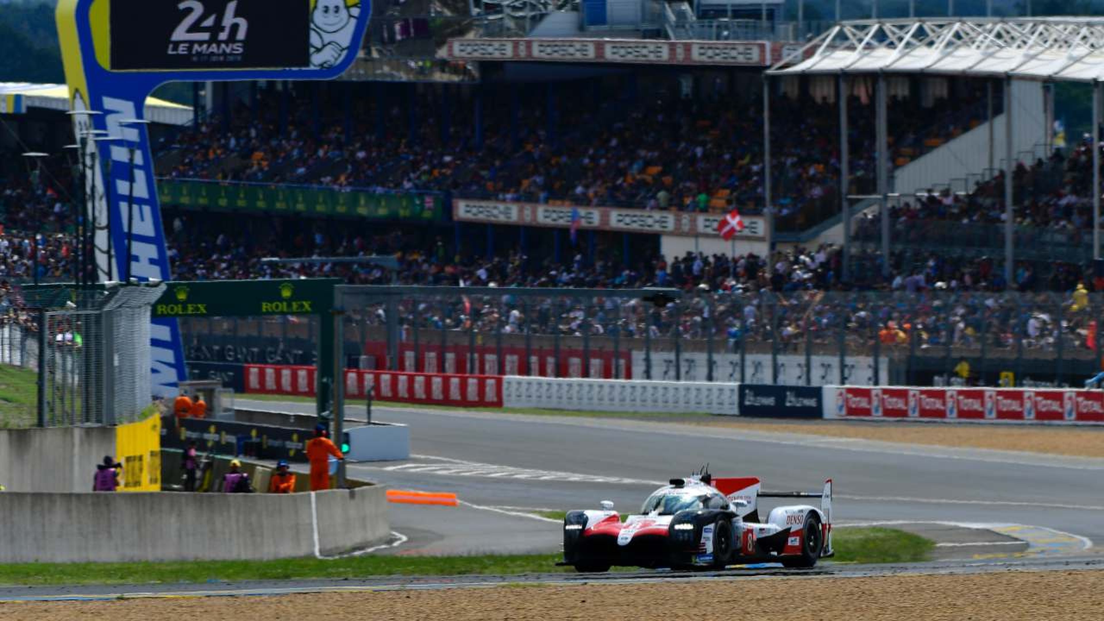 Fernando Alonso lidera en Le Mans