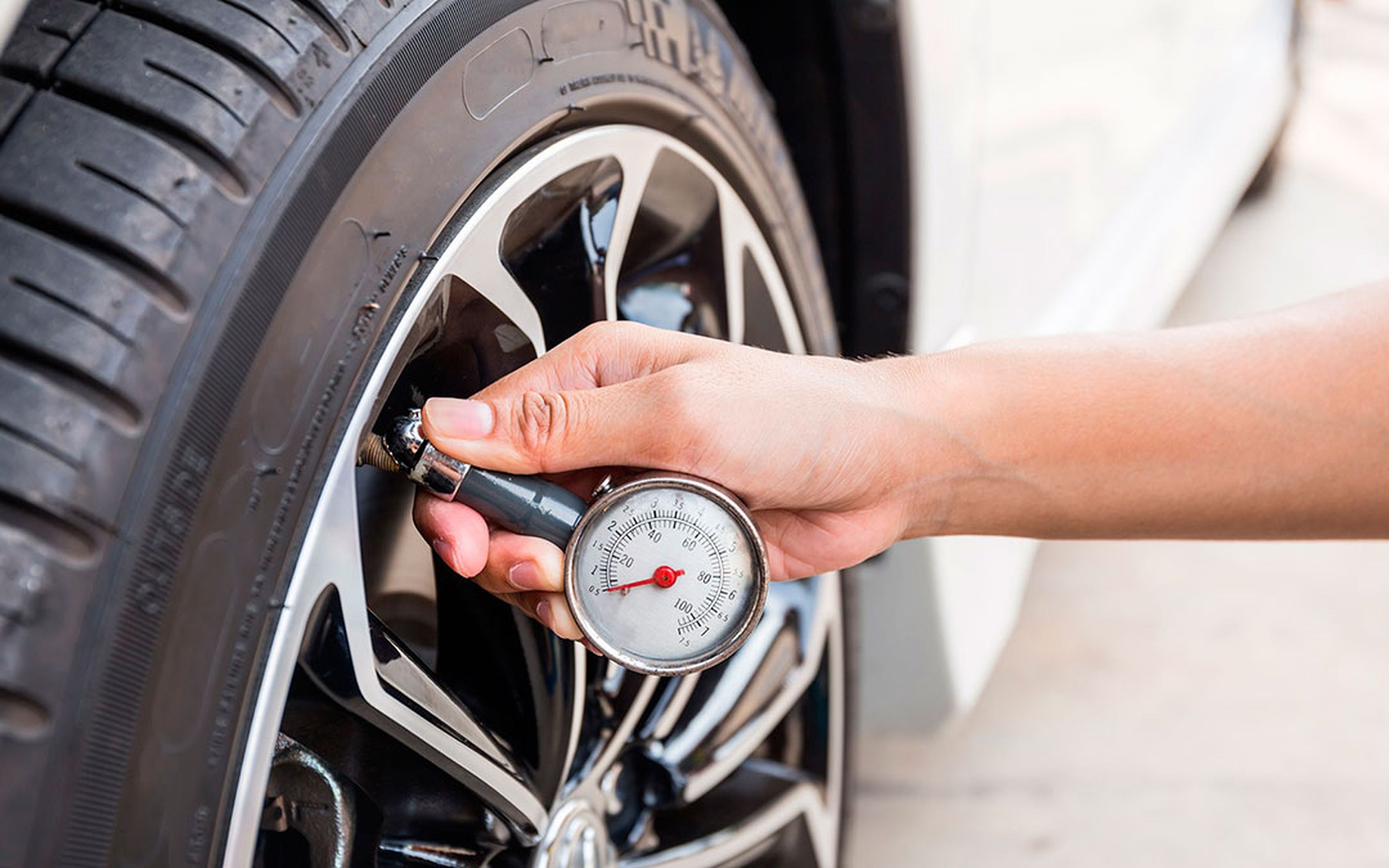 Sensor de presión de neumáticos: ¿cómo reiniciarlo?