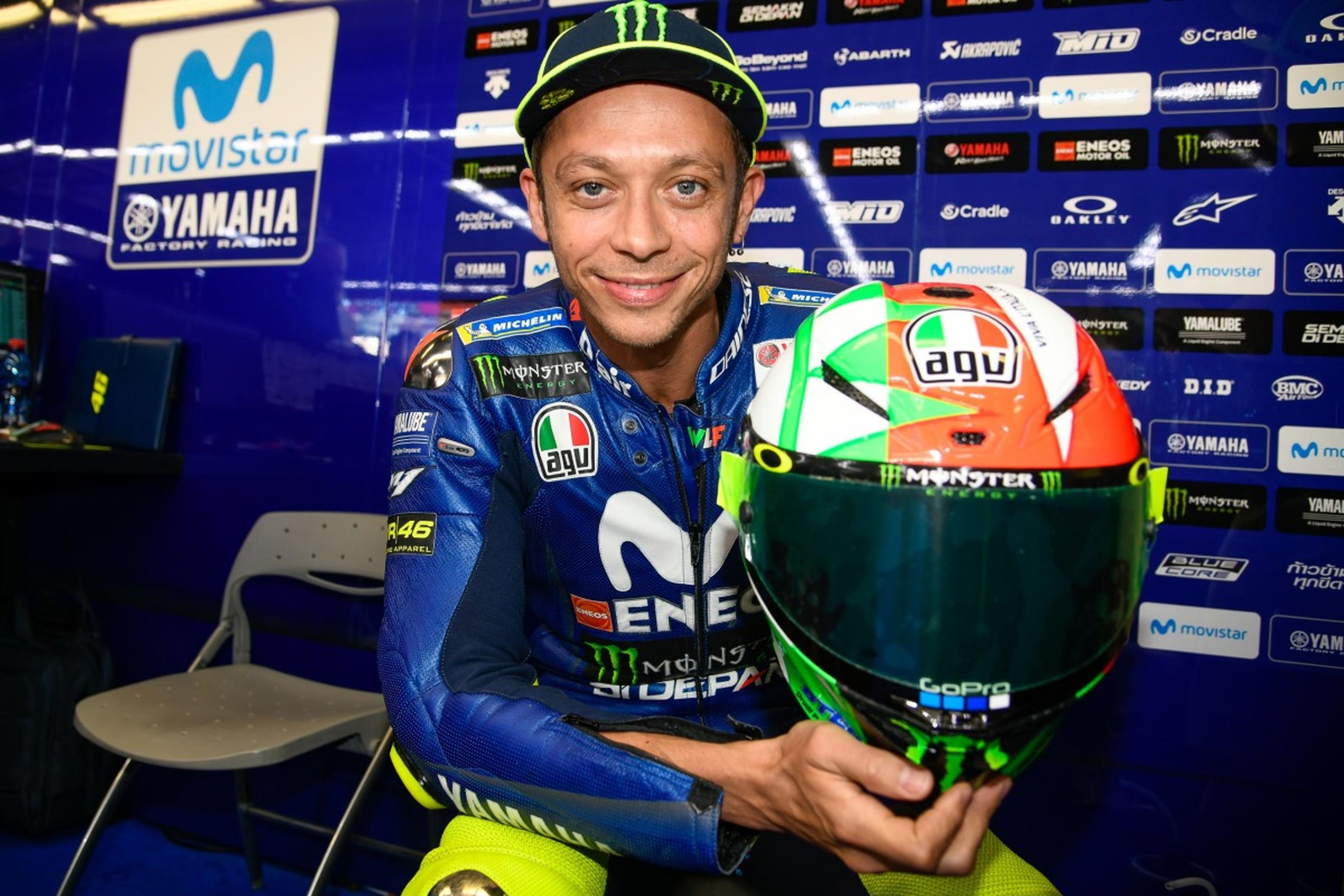 Valentino Rossi con su casco especial para Mugello