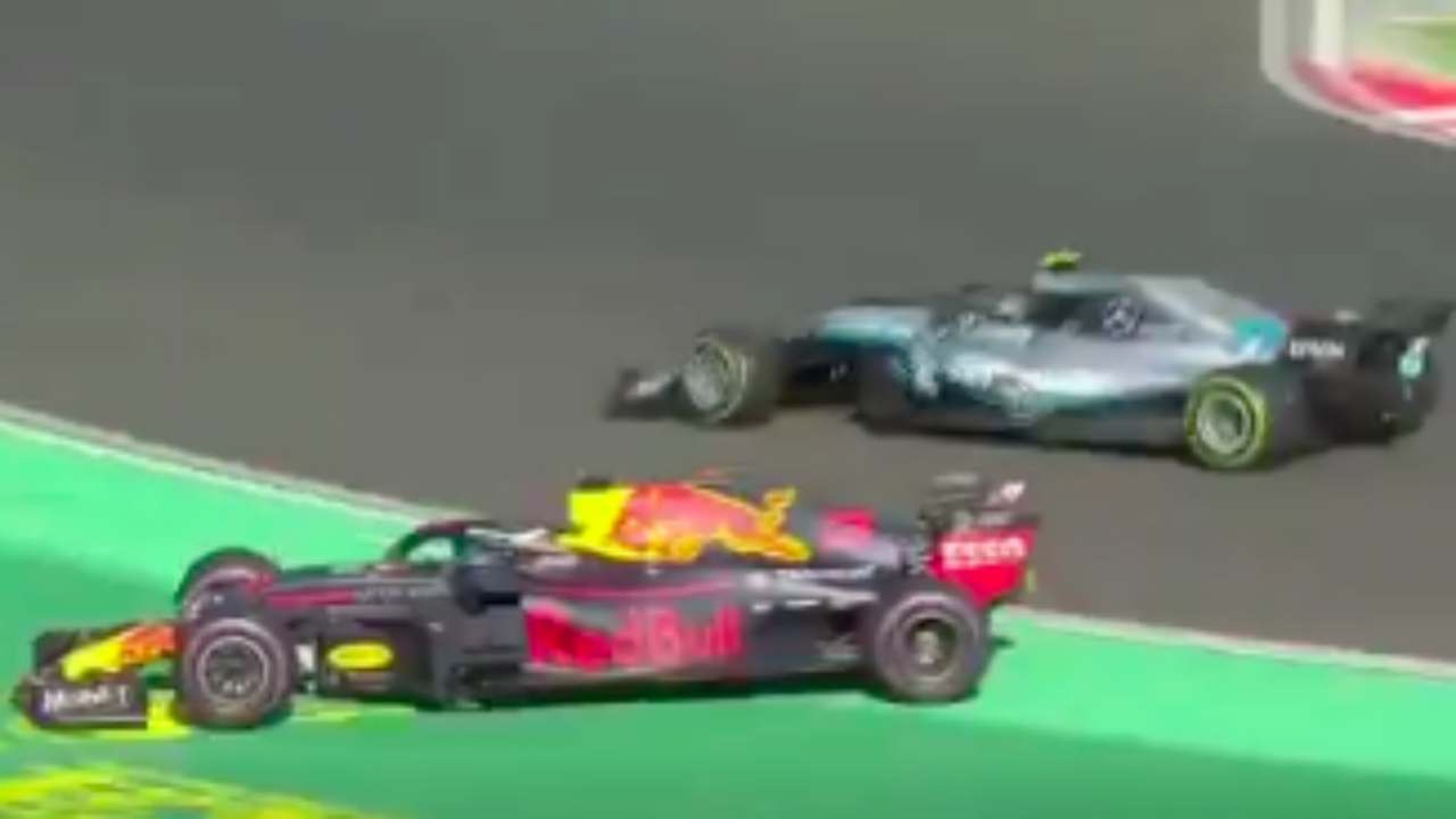 Bottas y Ricciardo toque