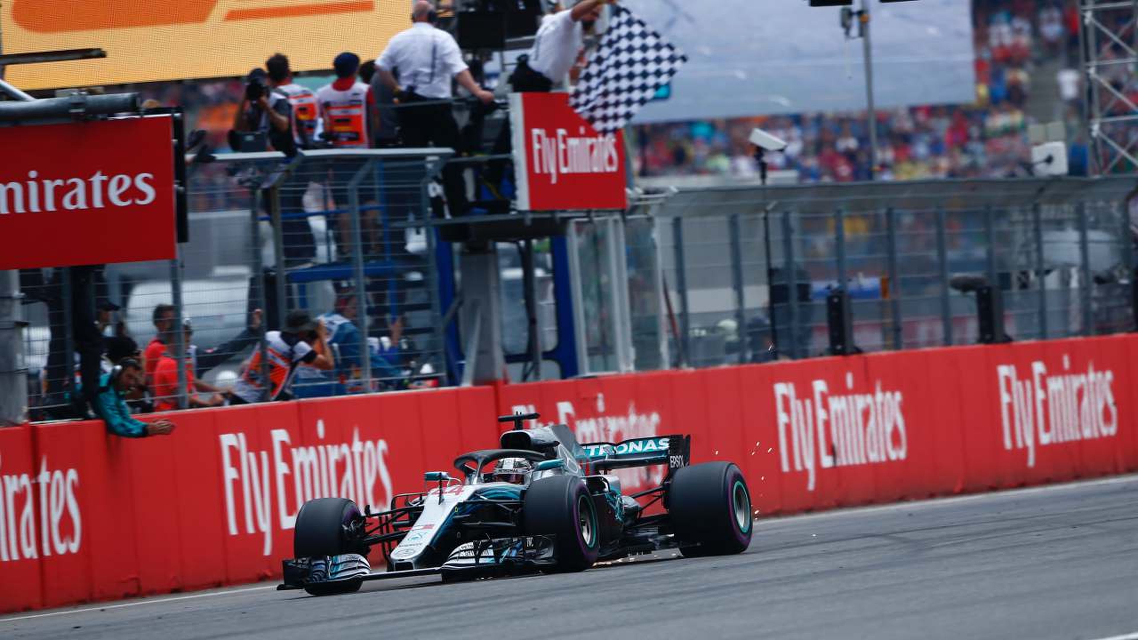 Lewis Hamilton gana en Alemania