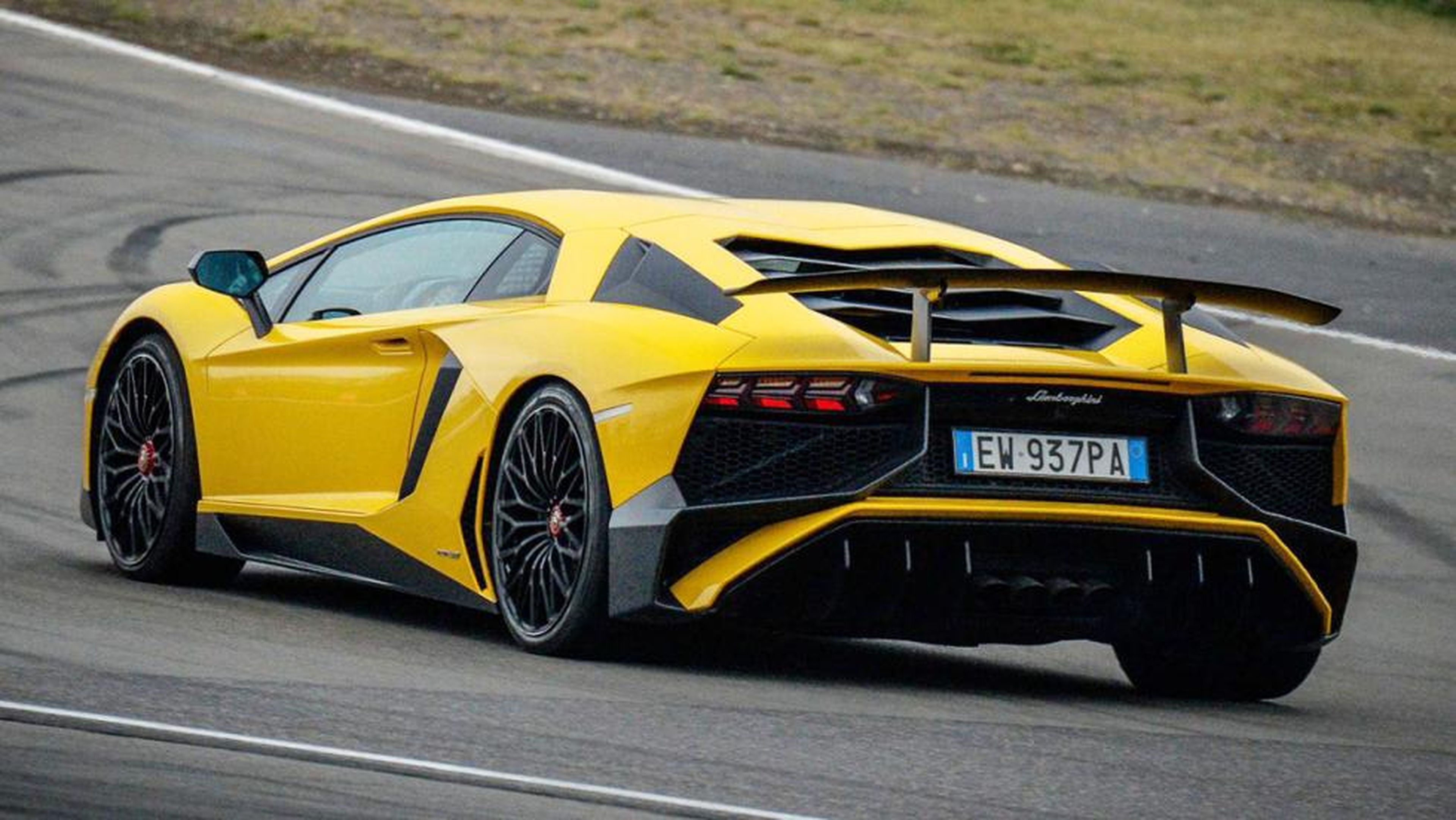 Llamada a revisión Lamborghini Aventador SV
