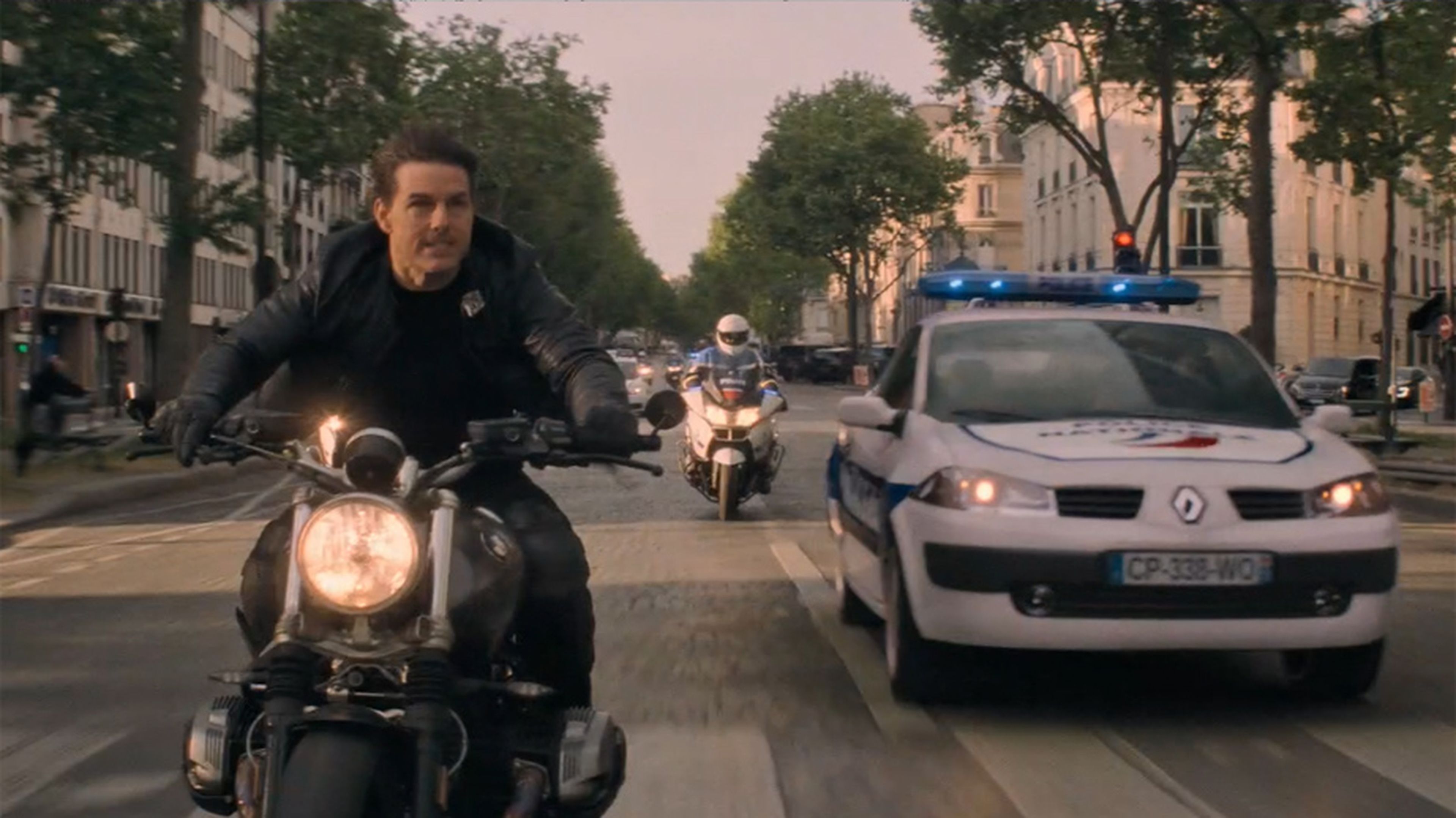 Tom Cruise escapa de la policía de París