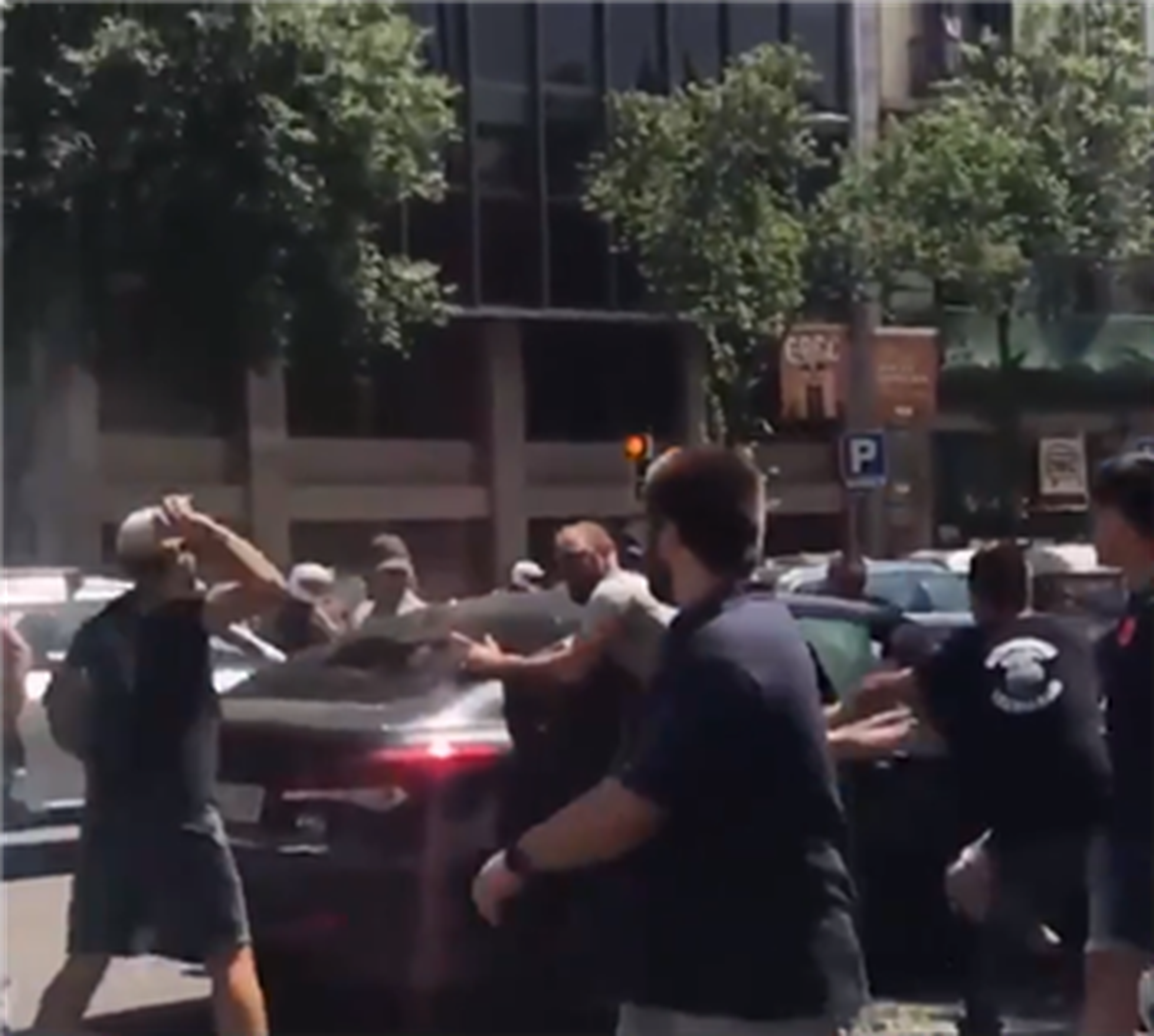 Uber y Cabify cesan temporalmente su actividad en Barcelona tras agresiones