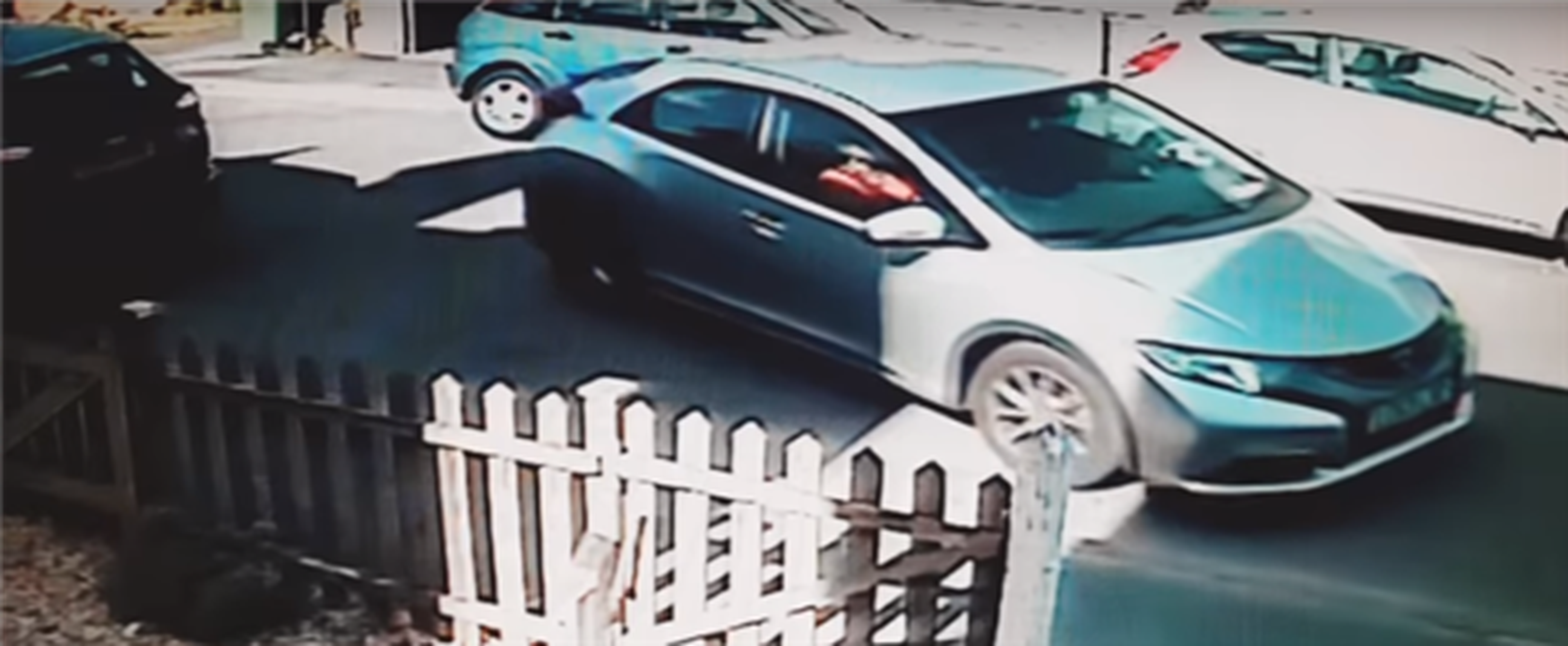 VÍDEO: un conductor poco hábil tarda ocho minutos en aparcar