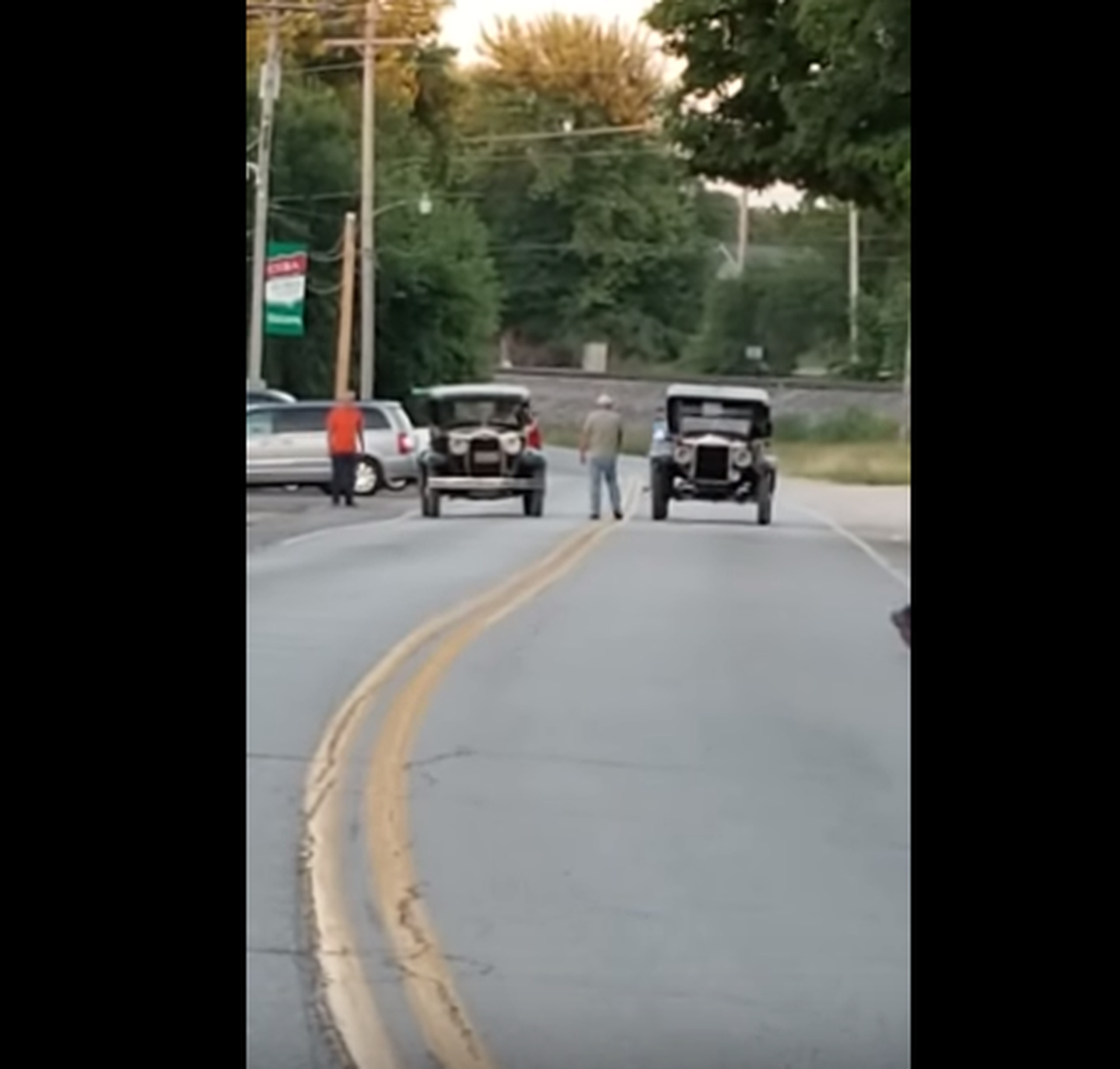 VÍDEO Ford Model A Vs. Model T, la 'drag race' más lenta del mundo