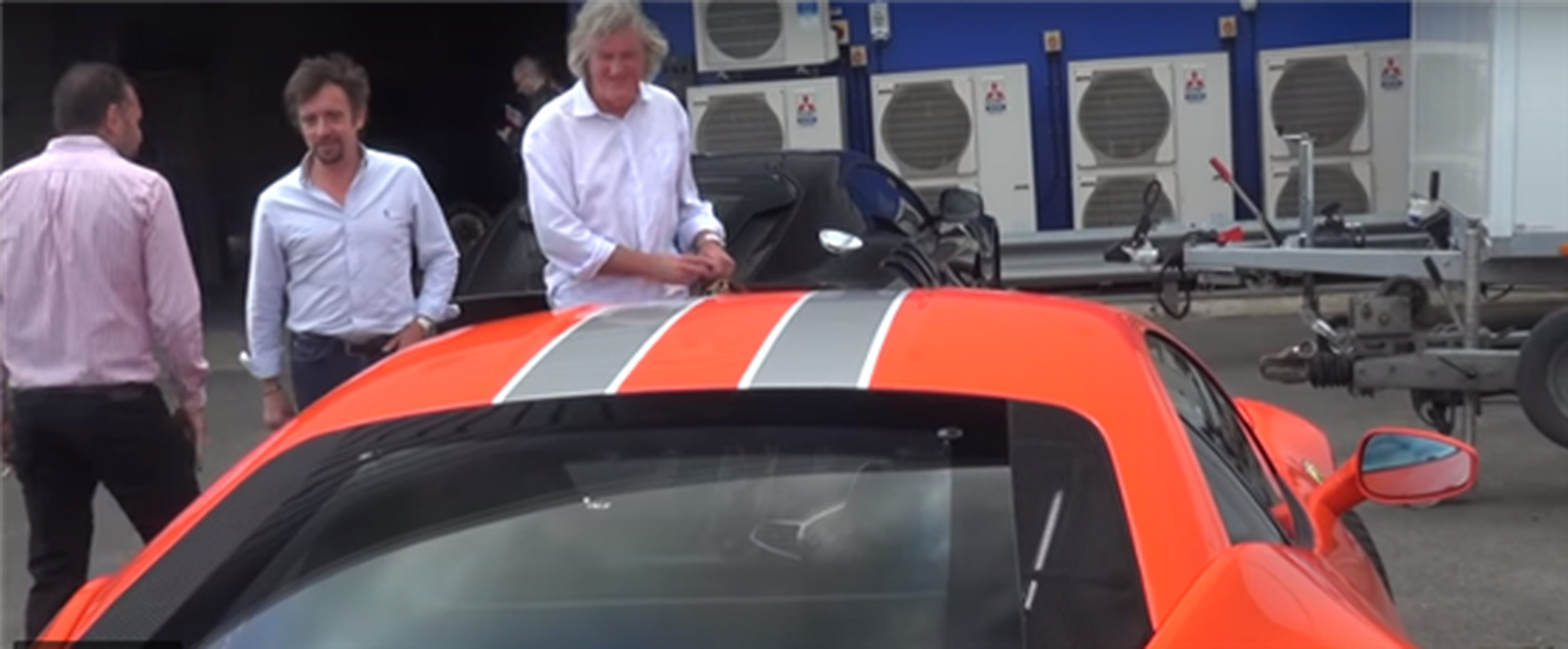 VÍDEO: James May lleva a Richard Hammond en su Ferrari 458 Speciale