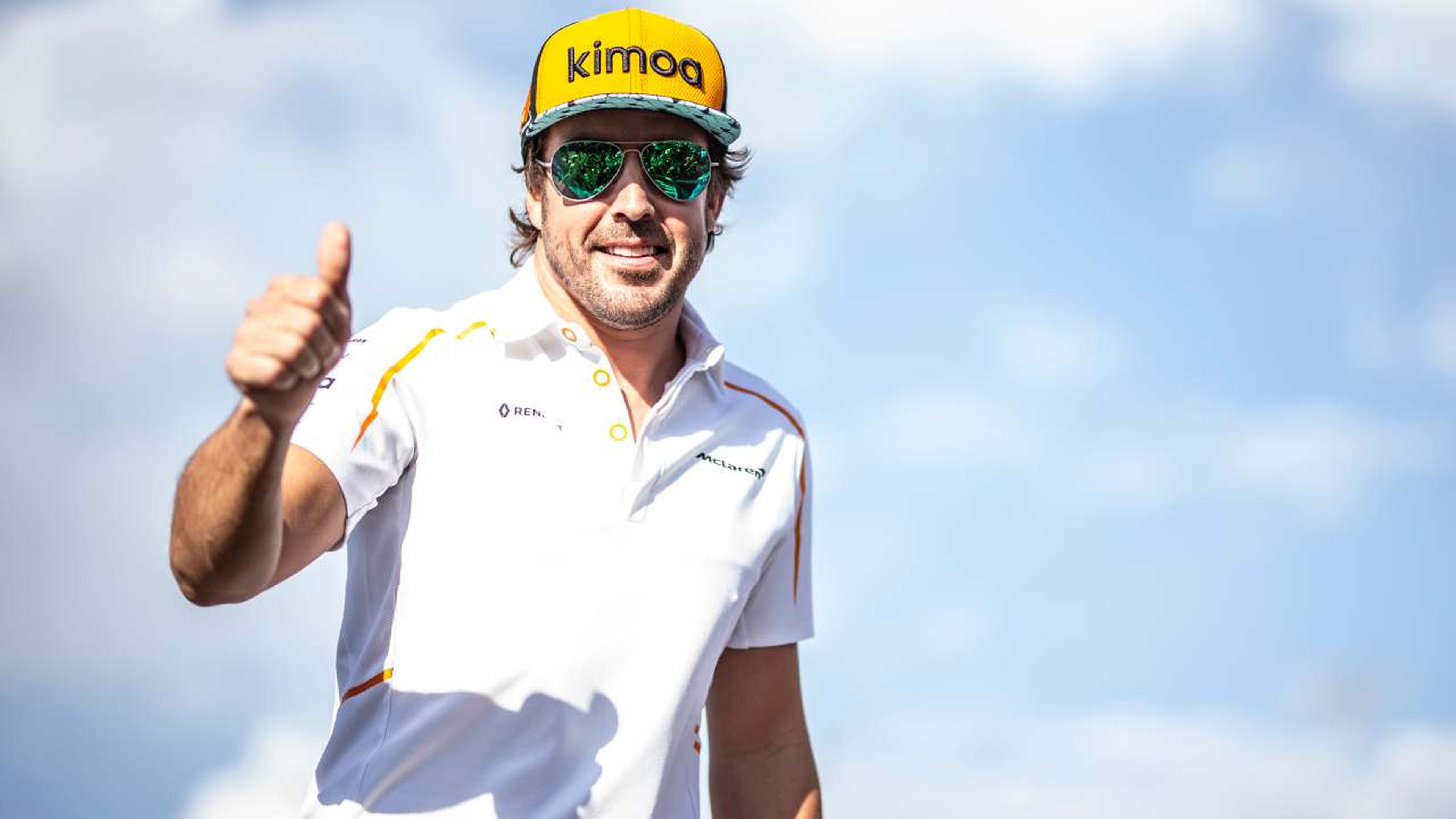 Alonso en el paddock de Hungría