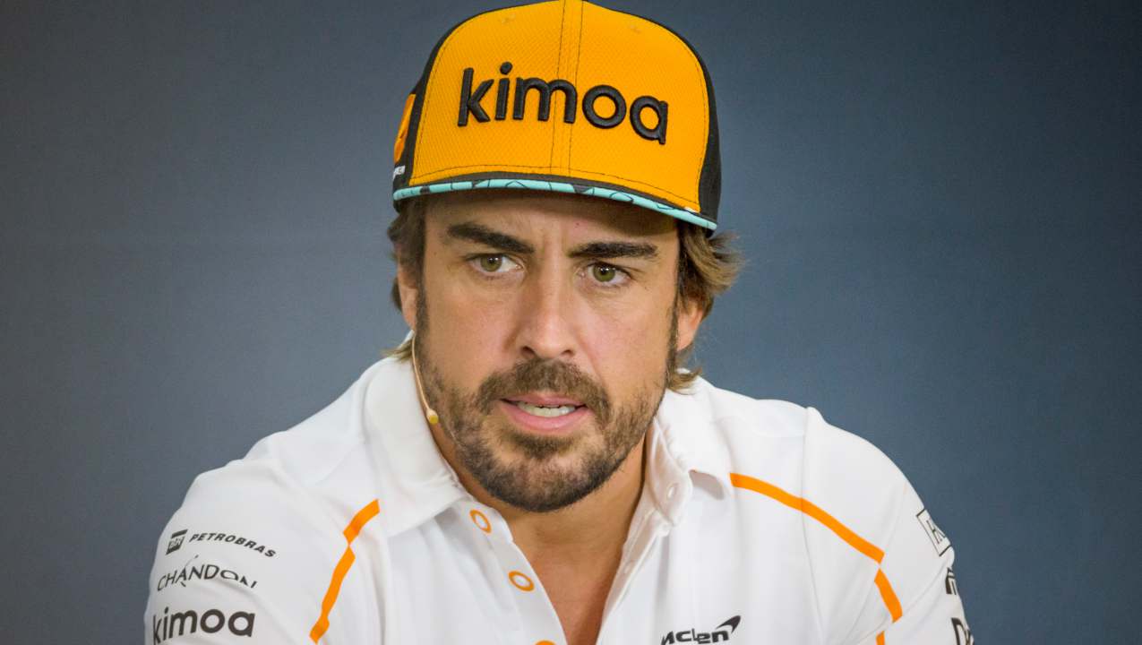 Фернандо Алонсо Kimoa. Фернандо Алонсо фото. Фернандо Алонсо с собакой. Fernando Alonso face.. Песня про фернандо алонсо