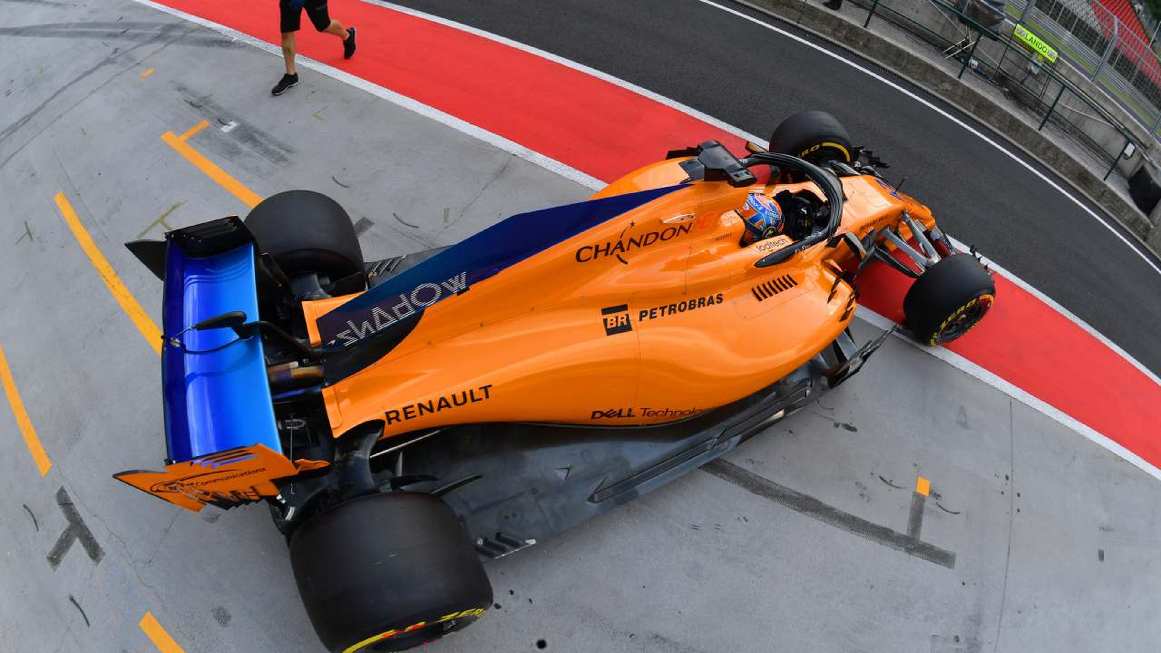 McLaren en el pit lane