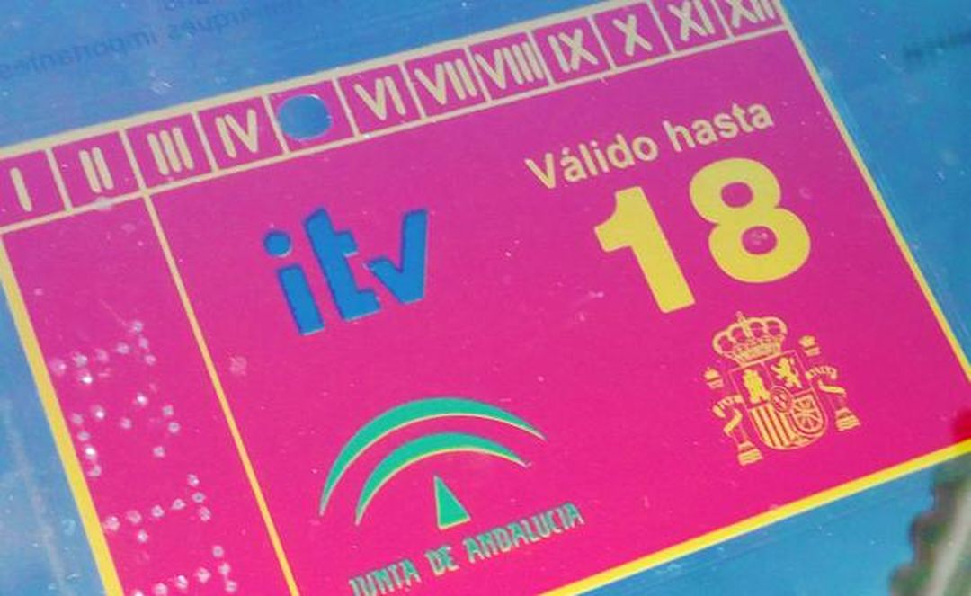 Pegatinas ITV, ¿es obligatorio llevarla?