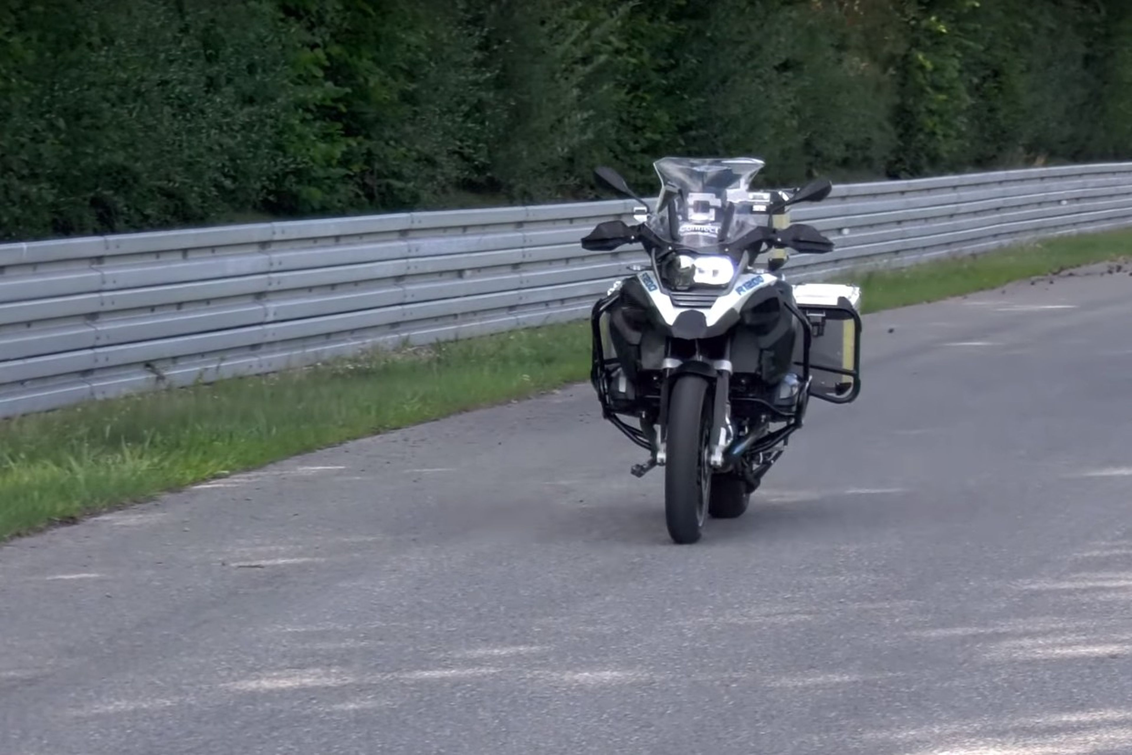 BMW moto autónoma