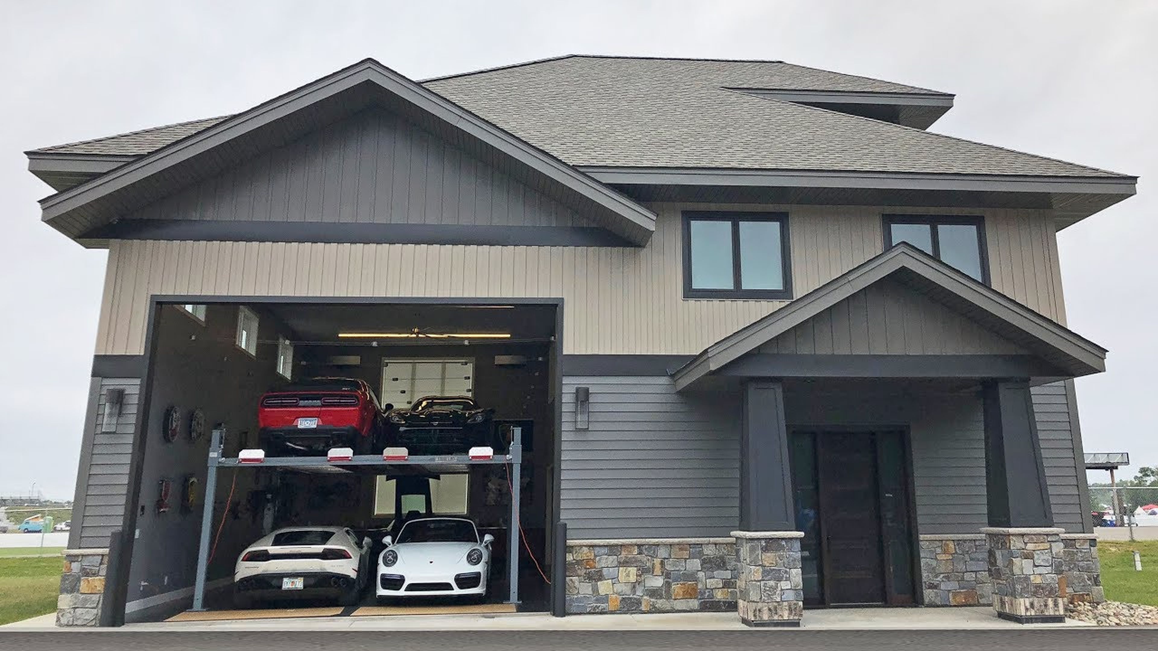 Nada mejor que tener tu casa (y garaje) dentro de un circuito