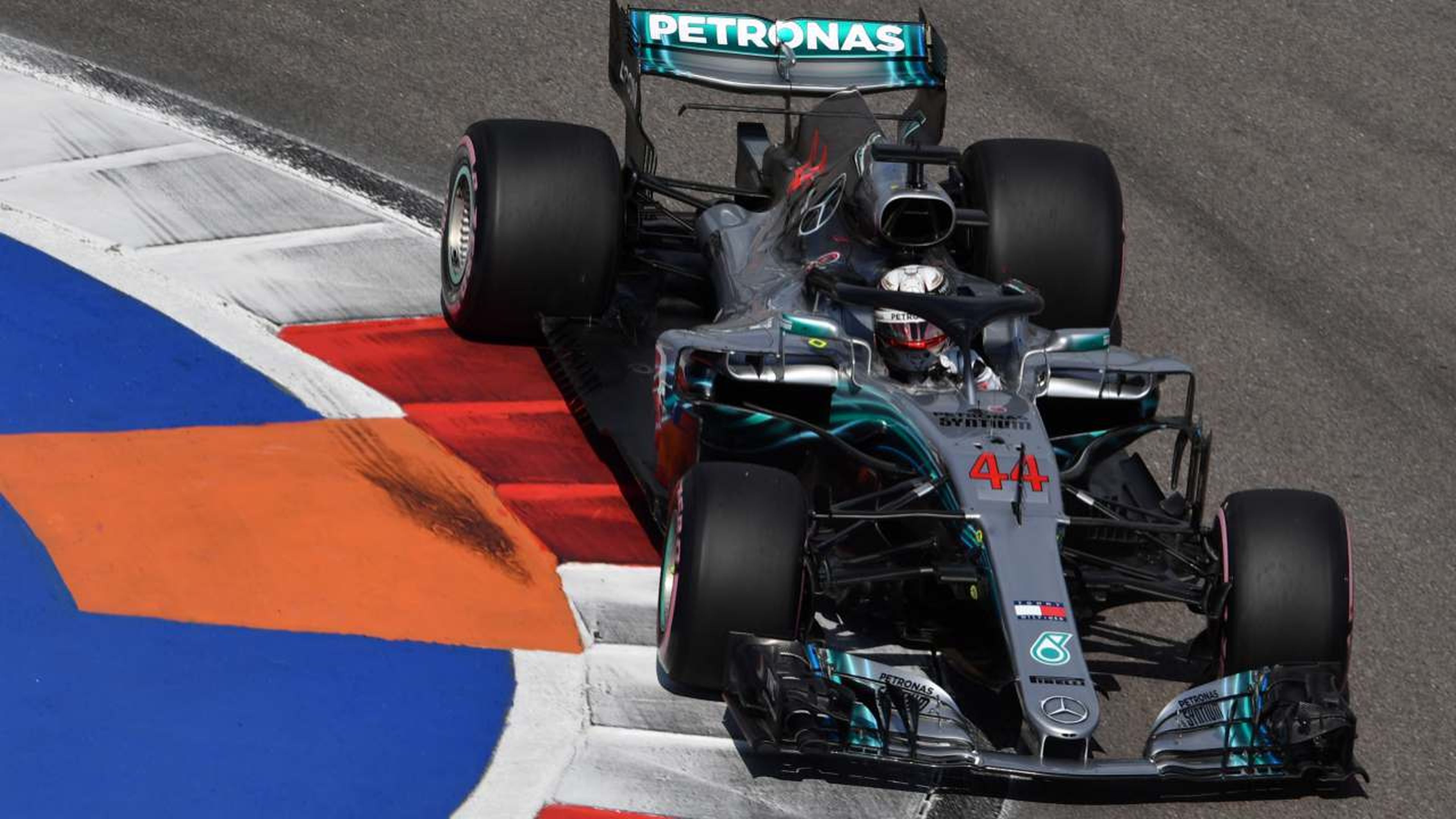 Lewis Hamilton lidera los Libres 3 del GP de Rusia