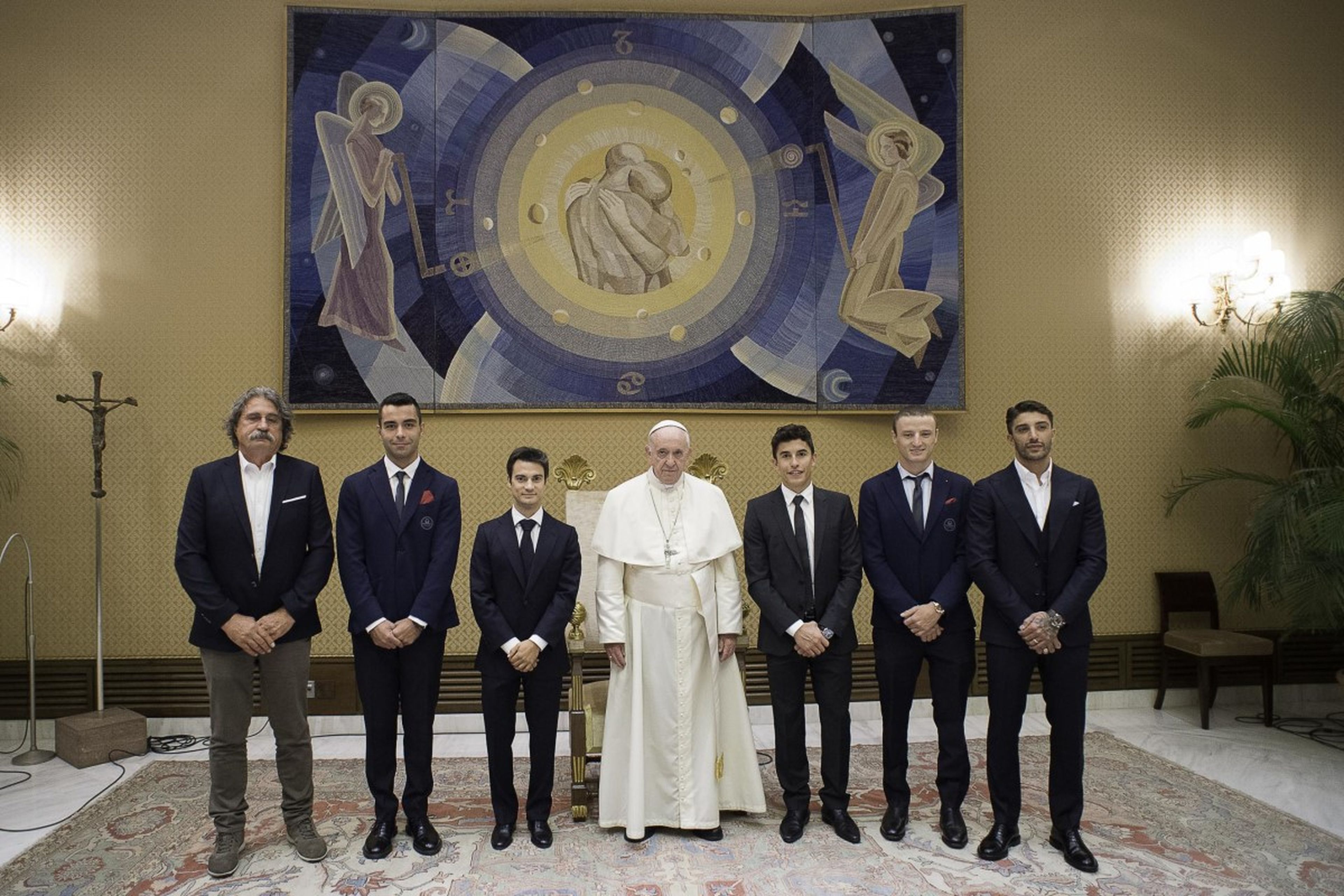 MotoGP visita el Vaticano y al Papa