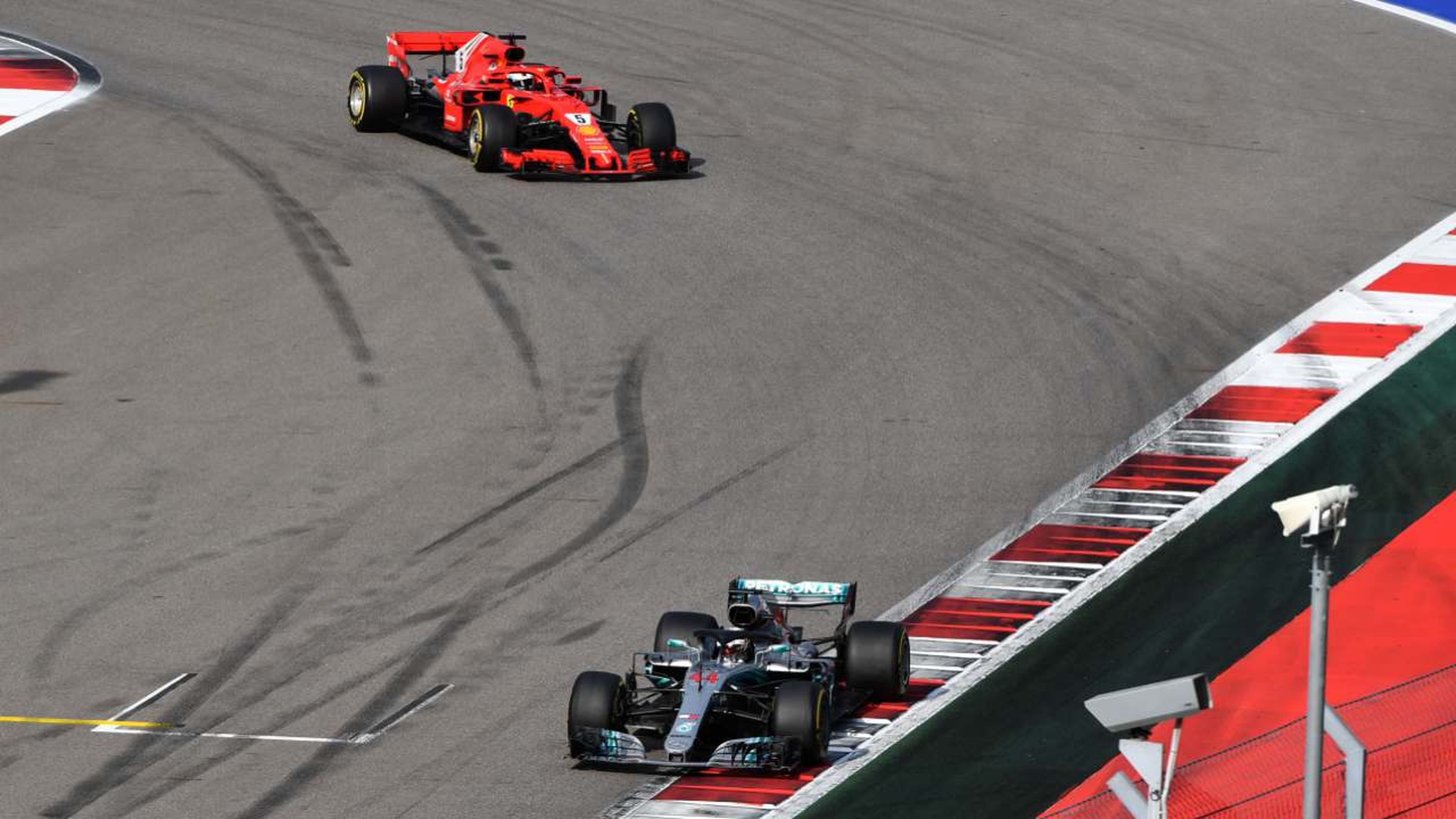 Vettel persigue a Bottas