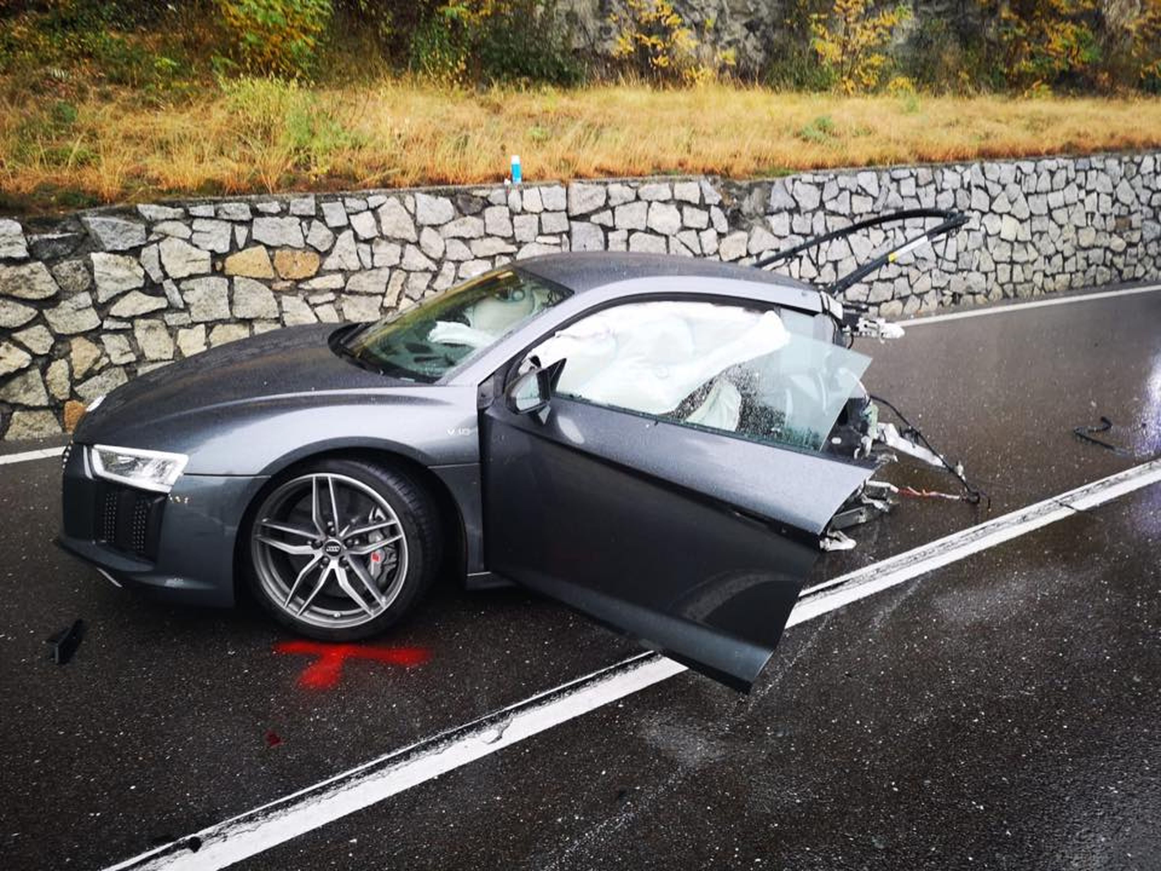 Accidente Audi R8 partido en dos