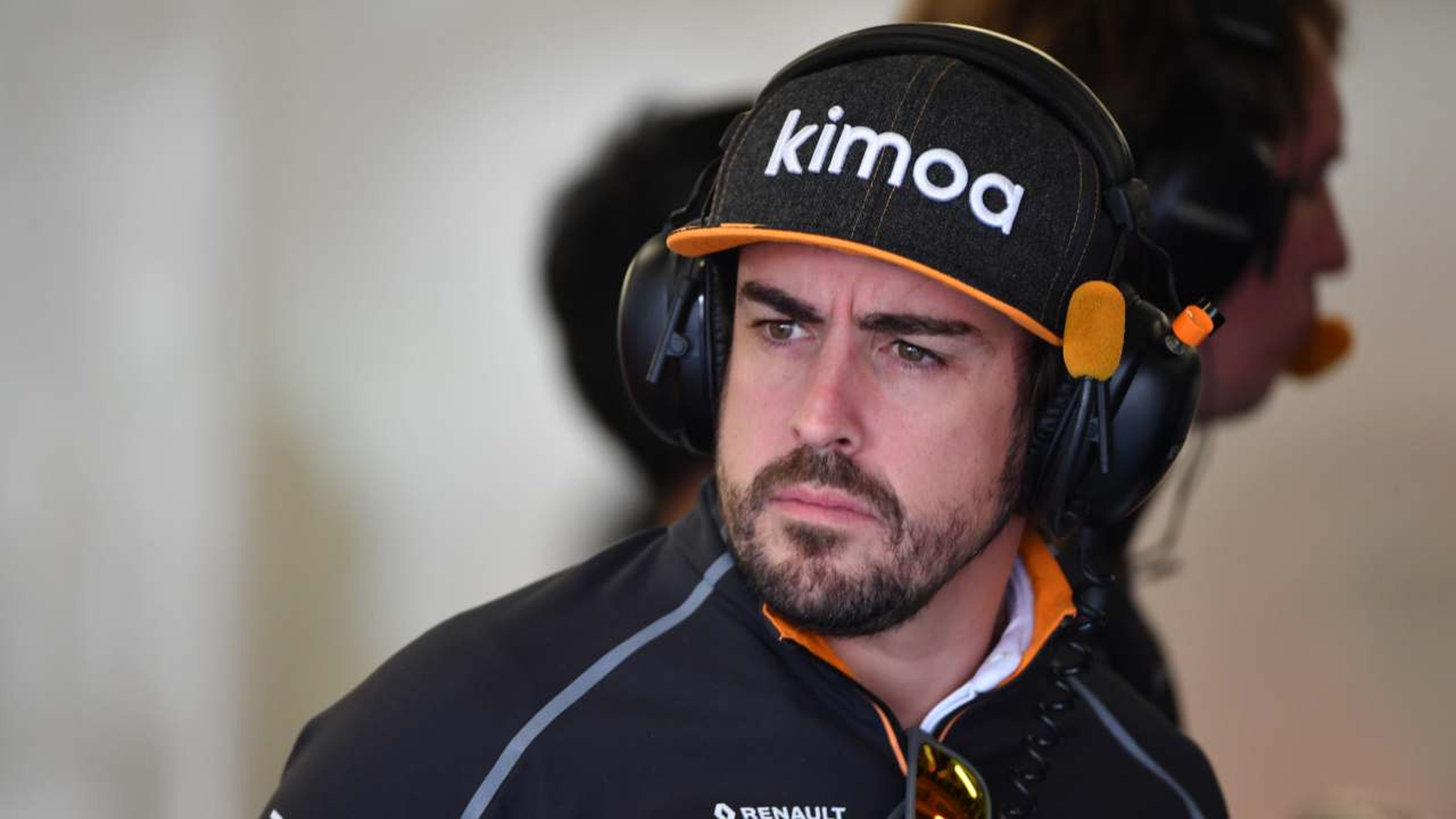 Alonso en el box del GP México