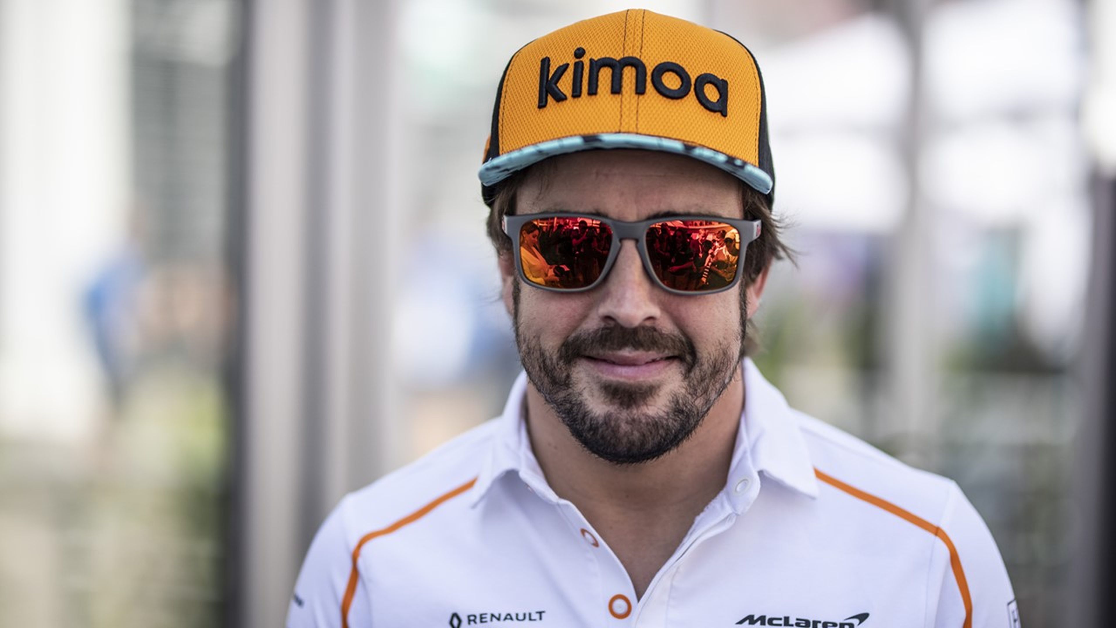 Alonso en el paddock de México