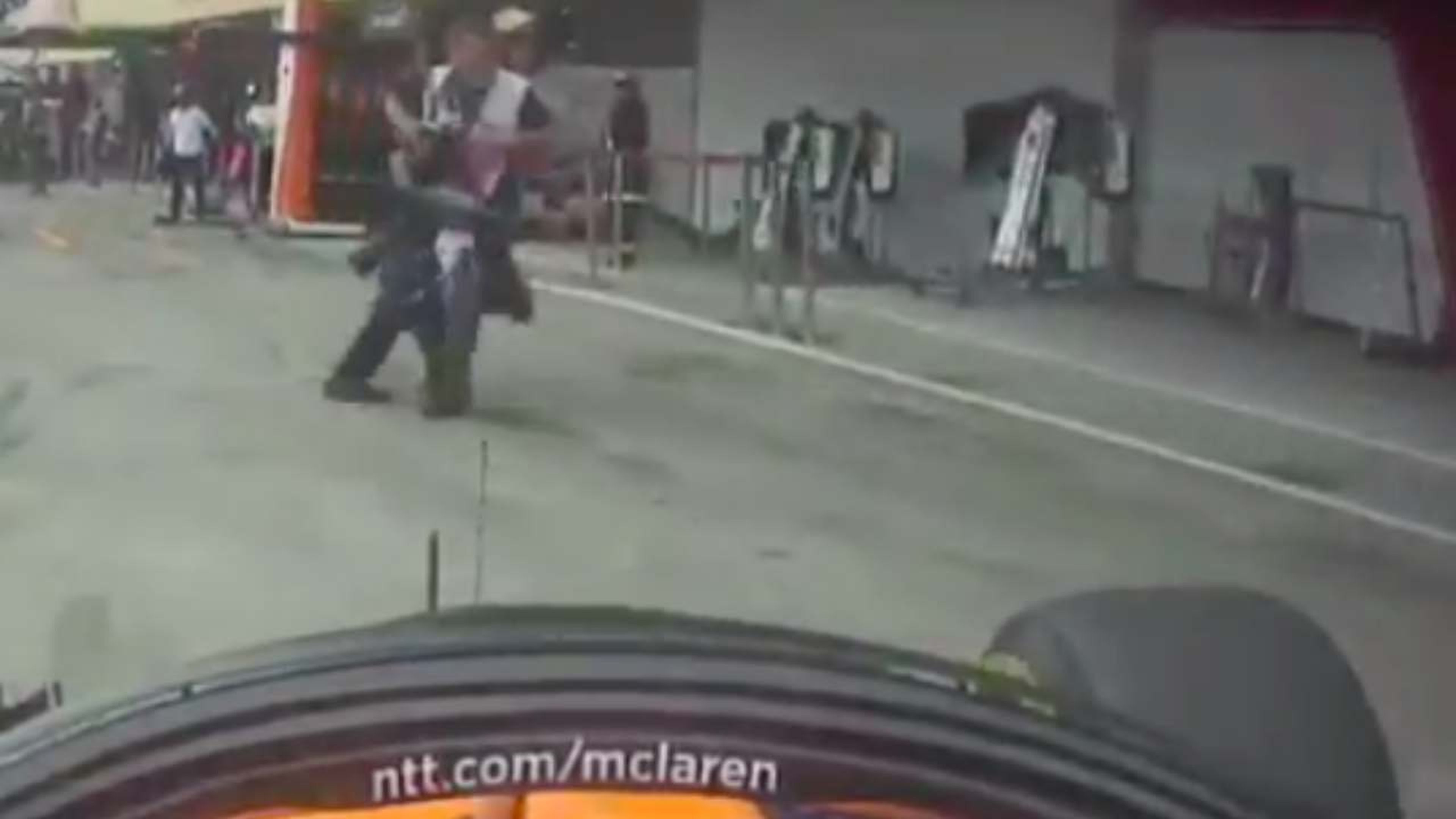 Alonso en el pit-lane de Japón