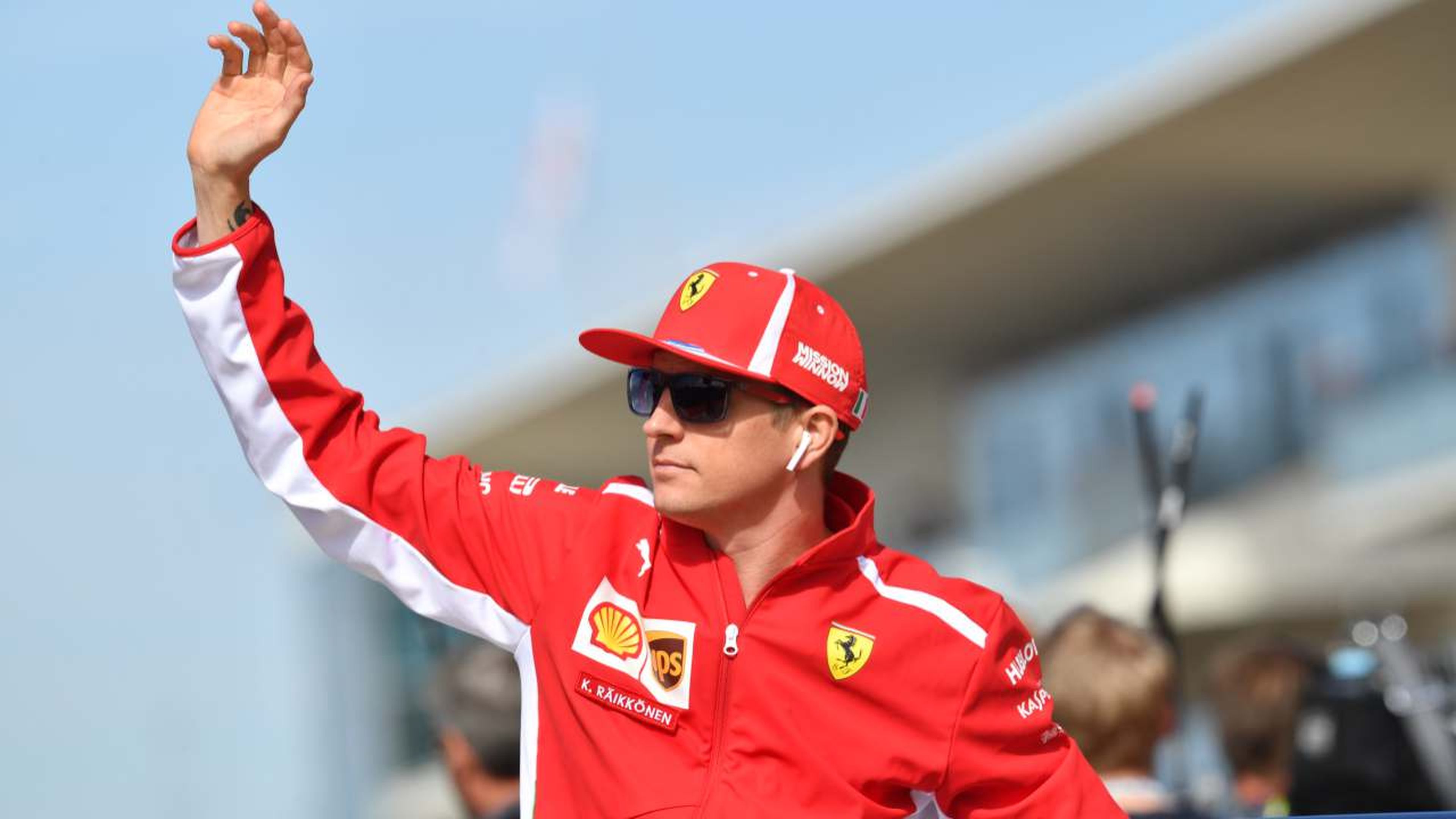 Kimi Räikkönen saluda