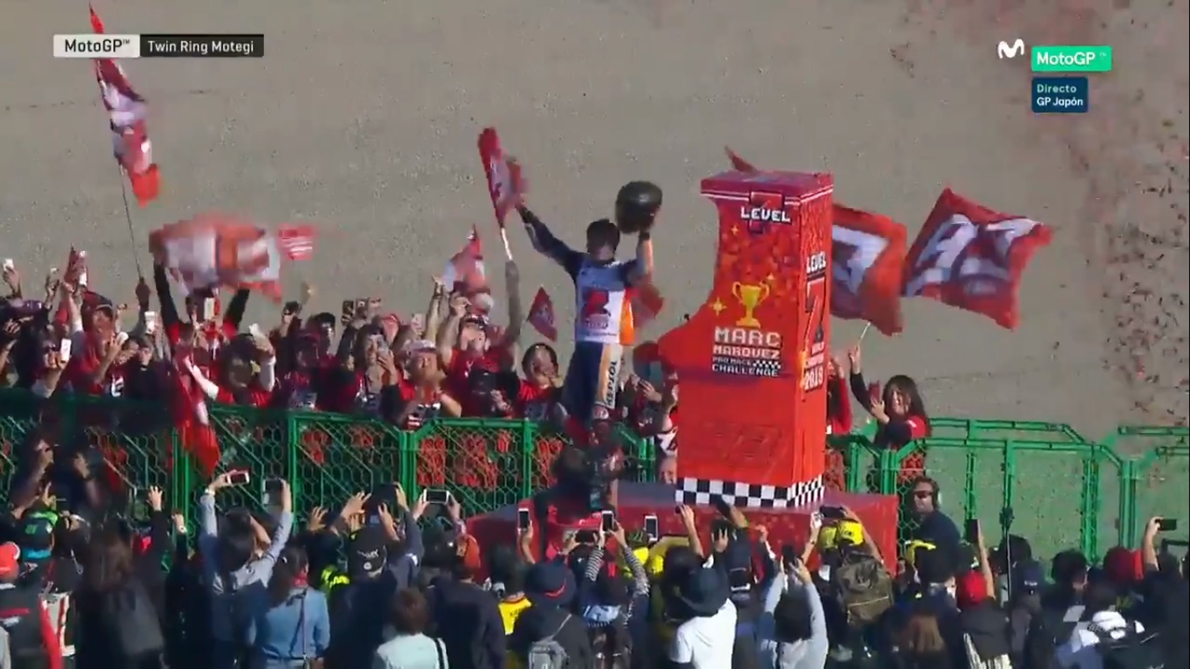 Marc Márquez celebra su título de MotoGP en Japón