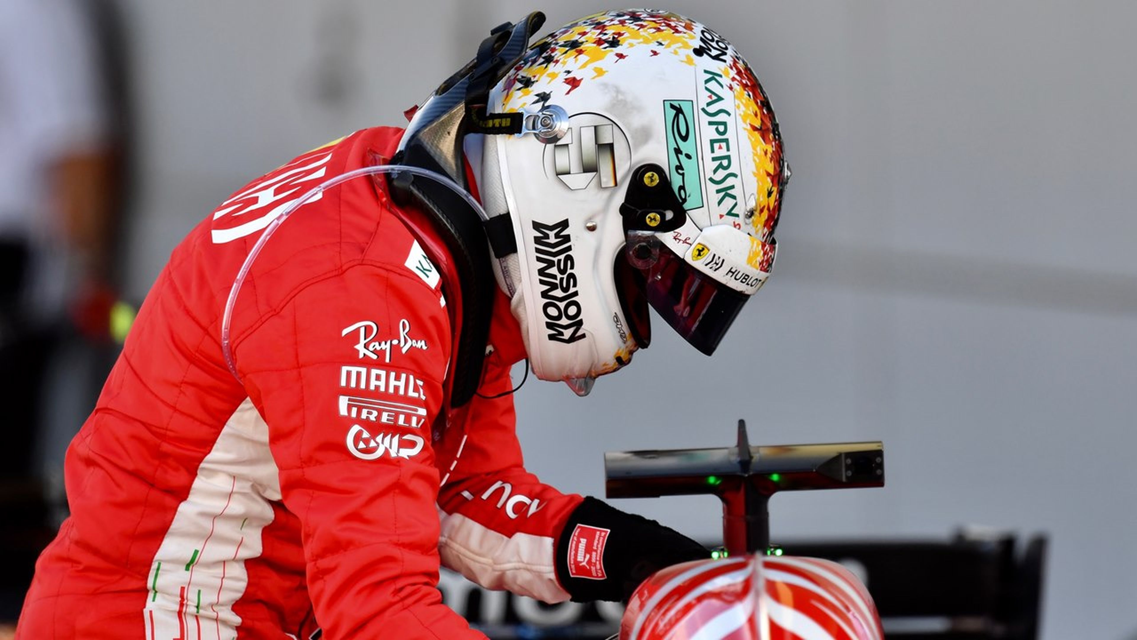 Sebastian Vettel en el pit-lane de Japón