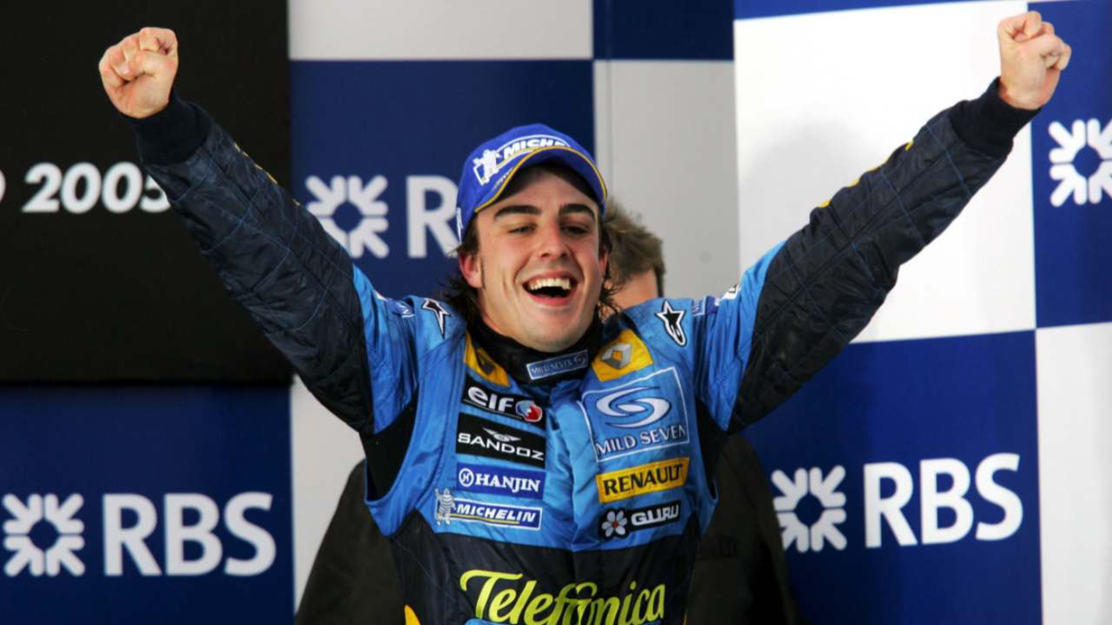 Alonso celebra su título en Brasil 2005