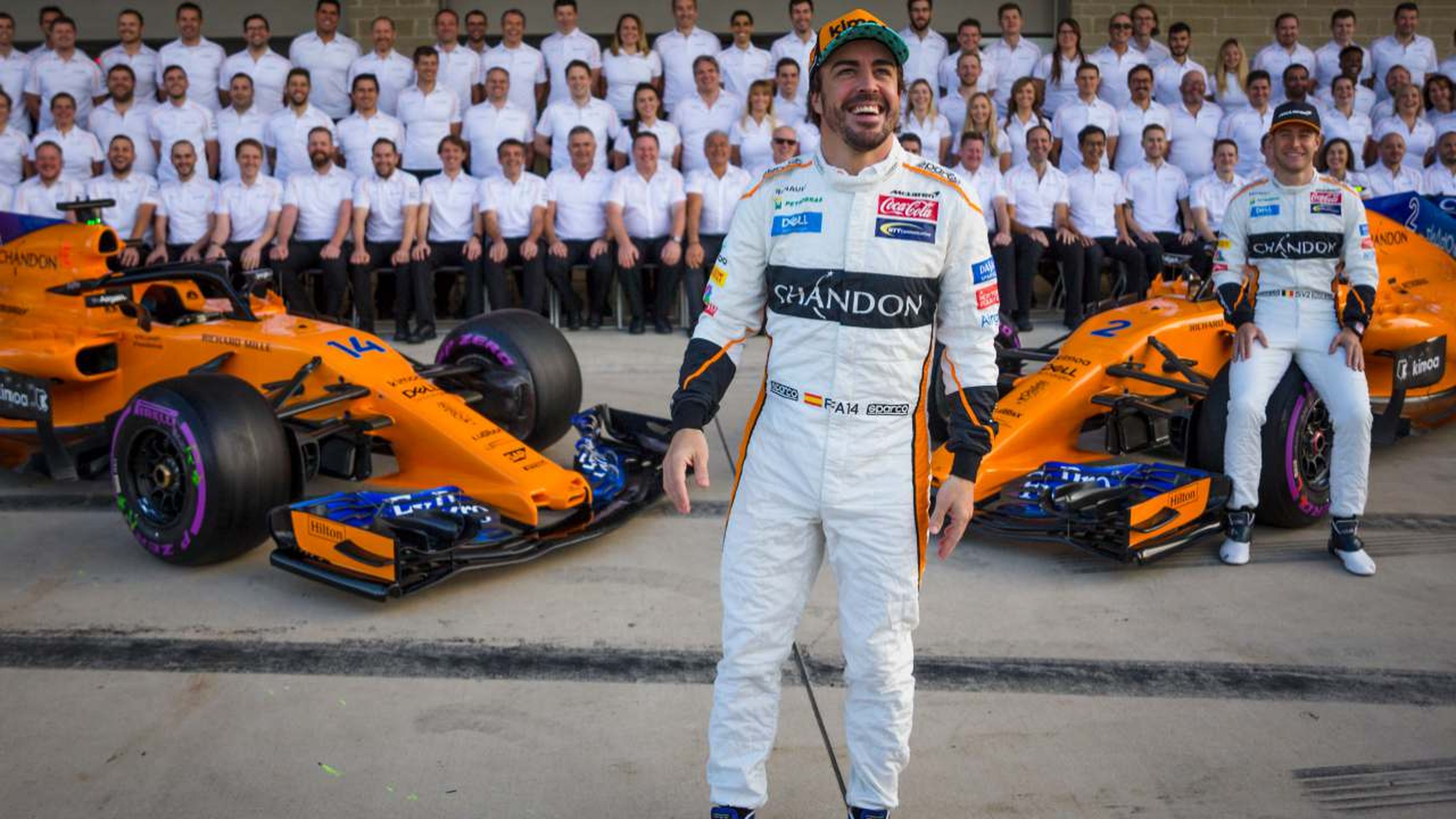 Alonso en el pitlane de EEUU