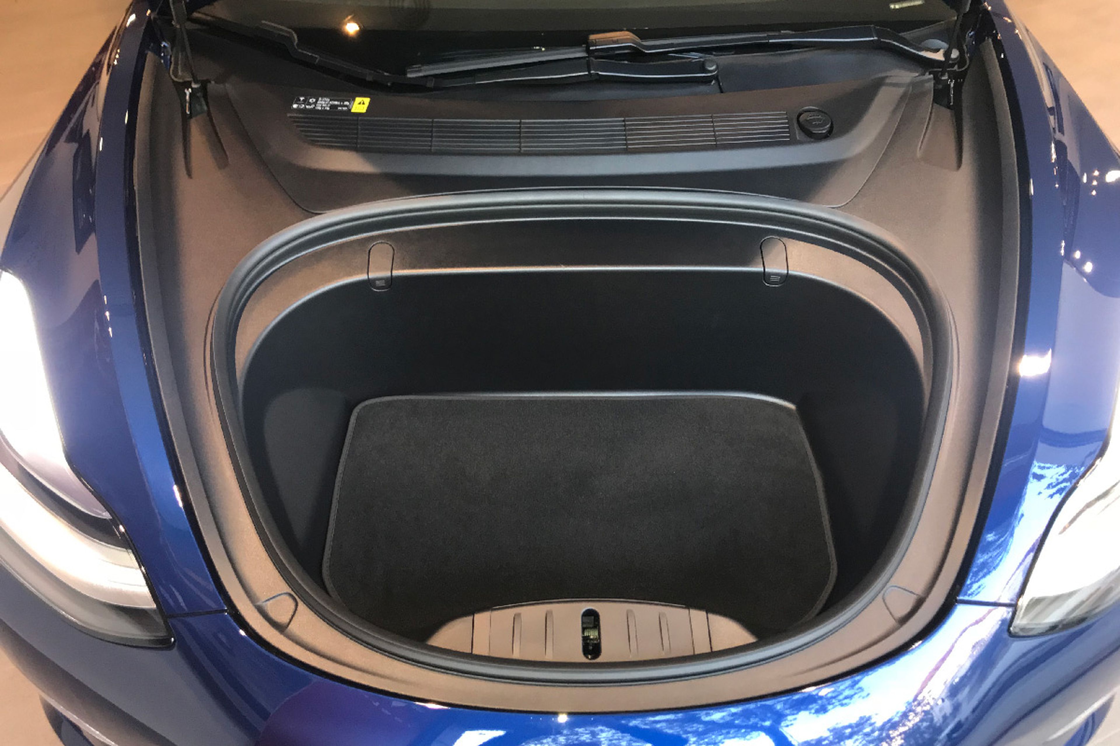 Los dos maleteros tienen incluso más detalles que los del Model S.