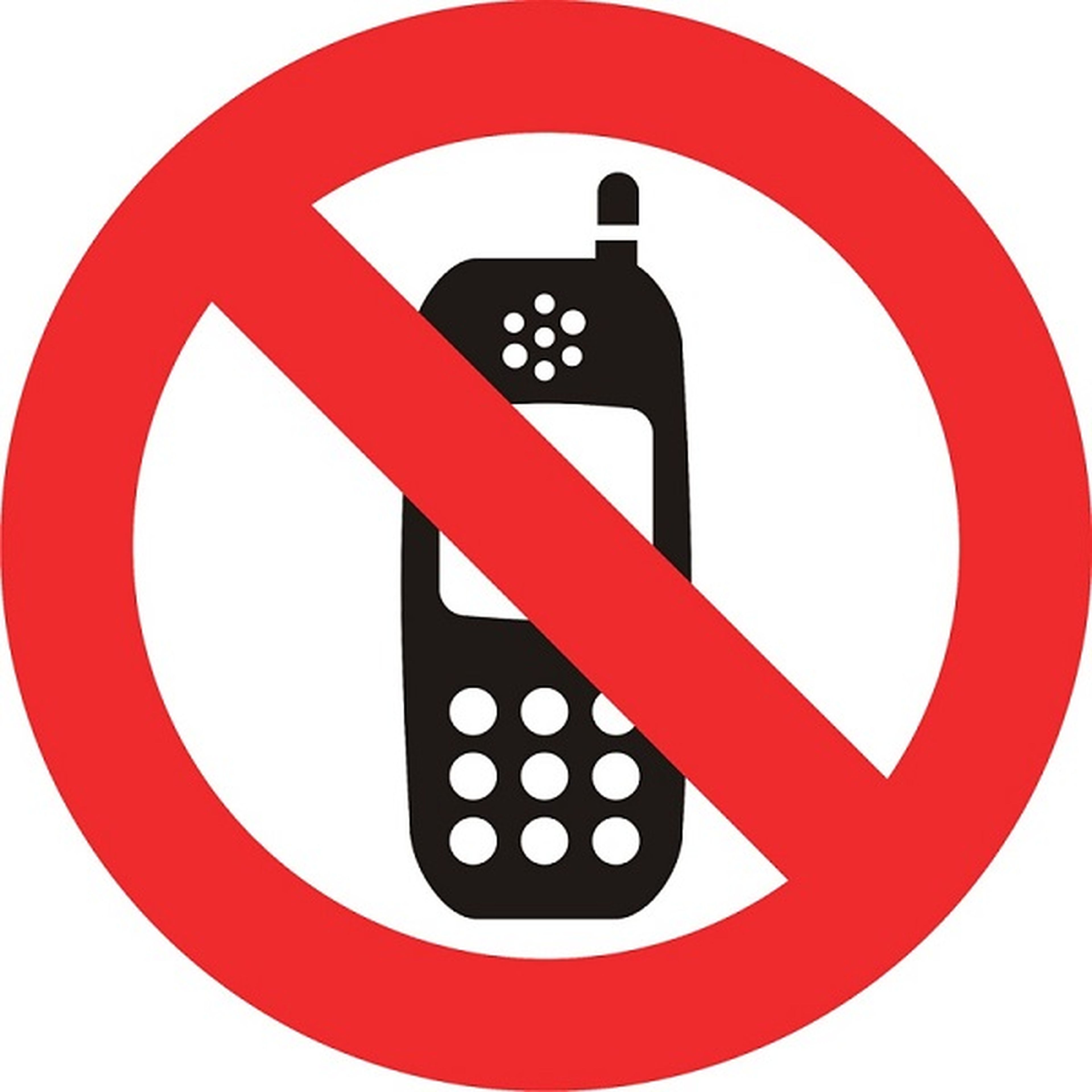 Prohibido móviles en gasolineras