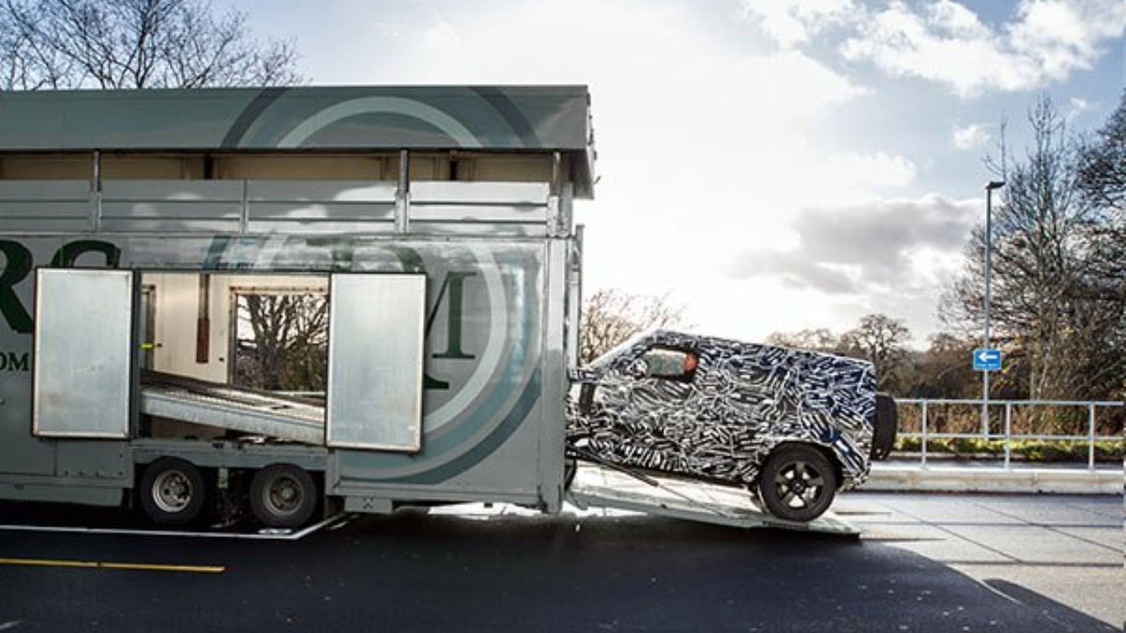 Land Rover Defender 2019 teaser