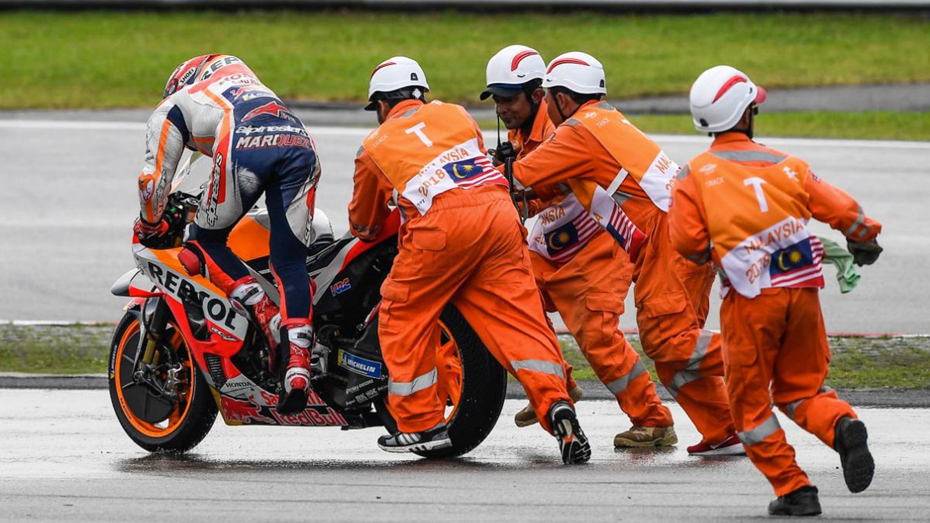 MotoGP ayuda comisarios