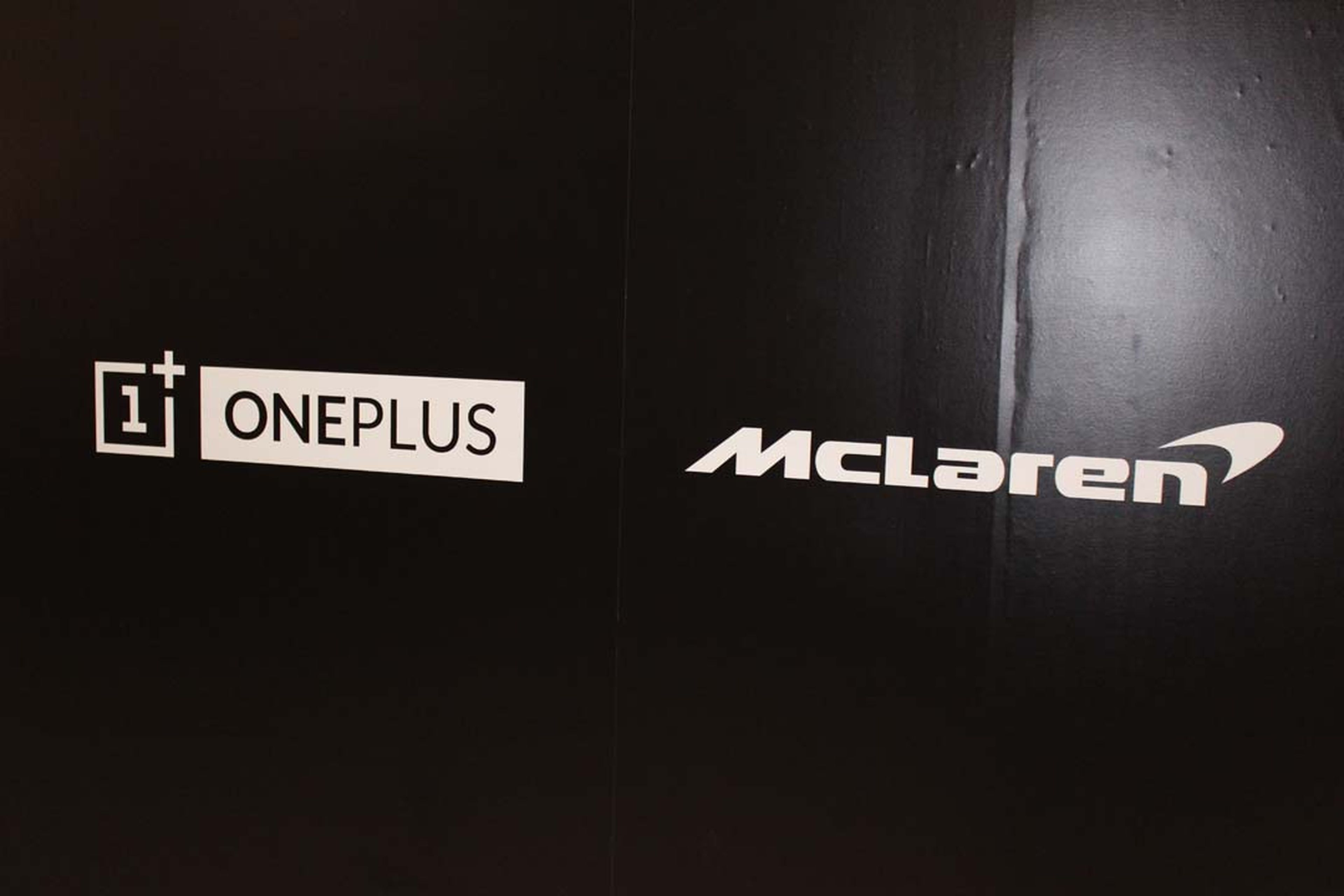 Sainz y Norris nos presentan el nuevo OnePlus 6T McLaren Edition en Woking