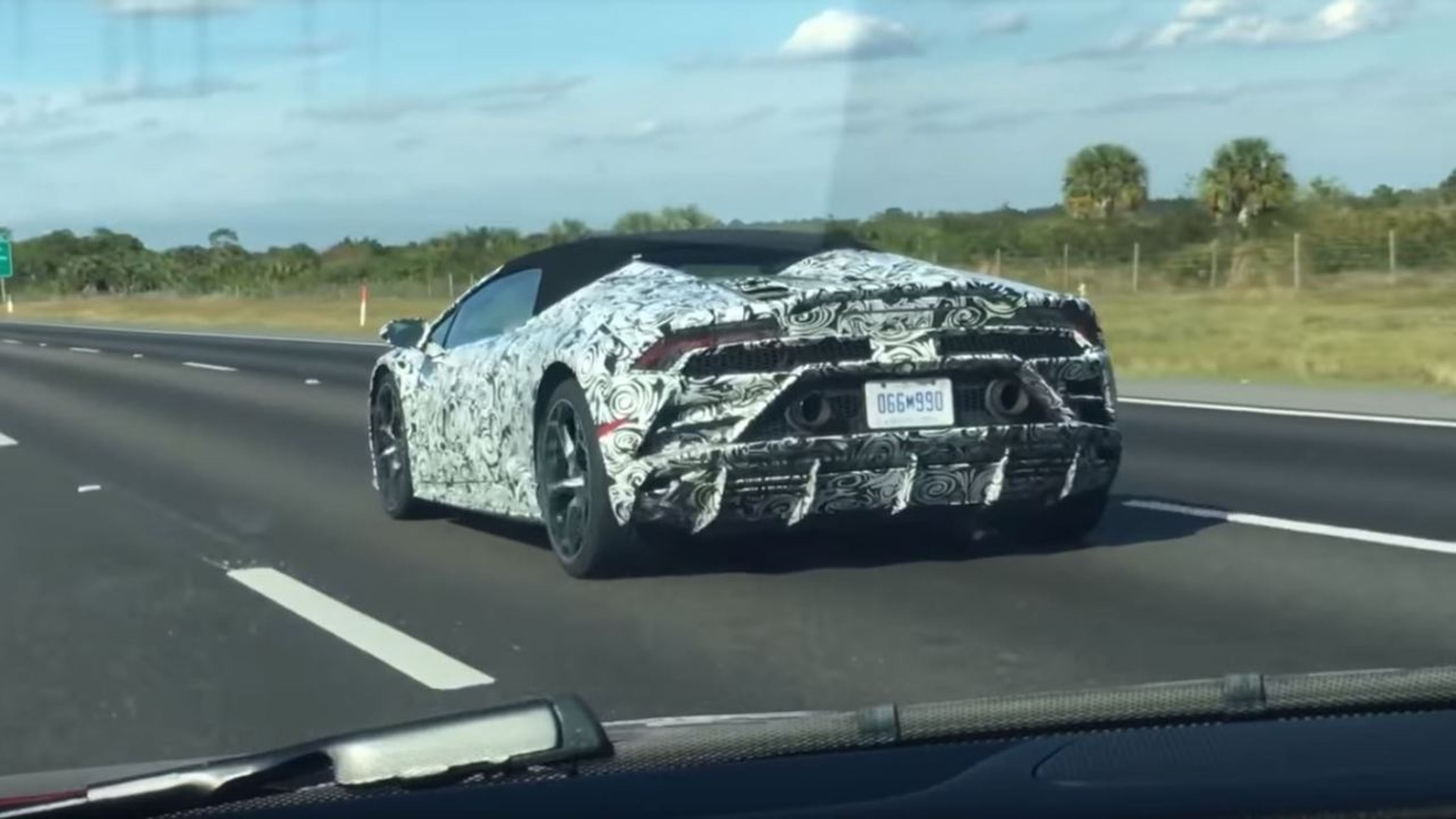 cazado Lamborghini Huracan Evo Spyder