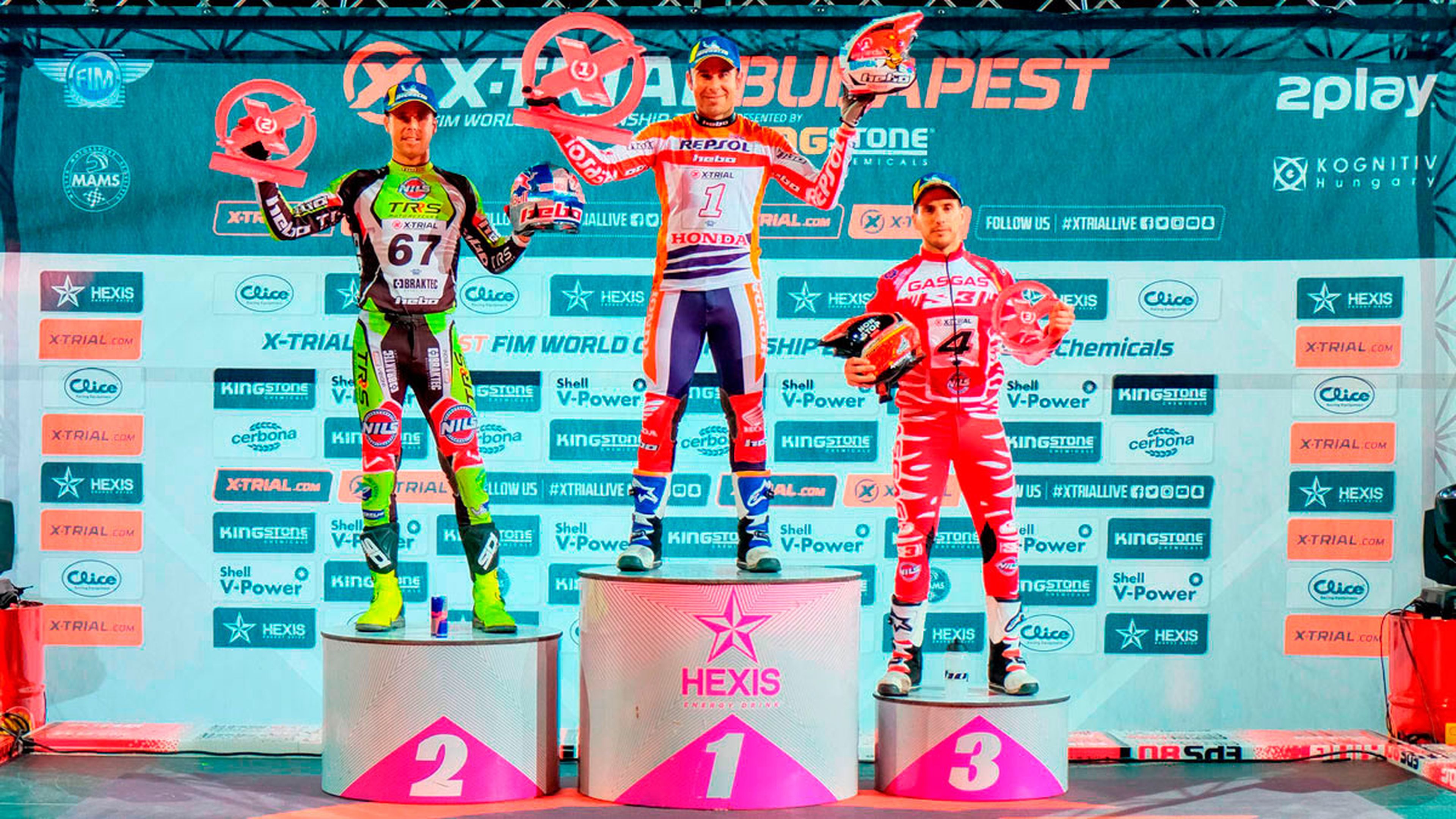 Toni Bou, Adam Raga y Jeroni Fajardo en el podio en Budapest. ¡España al poder en el Mundial de Trial!