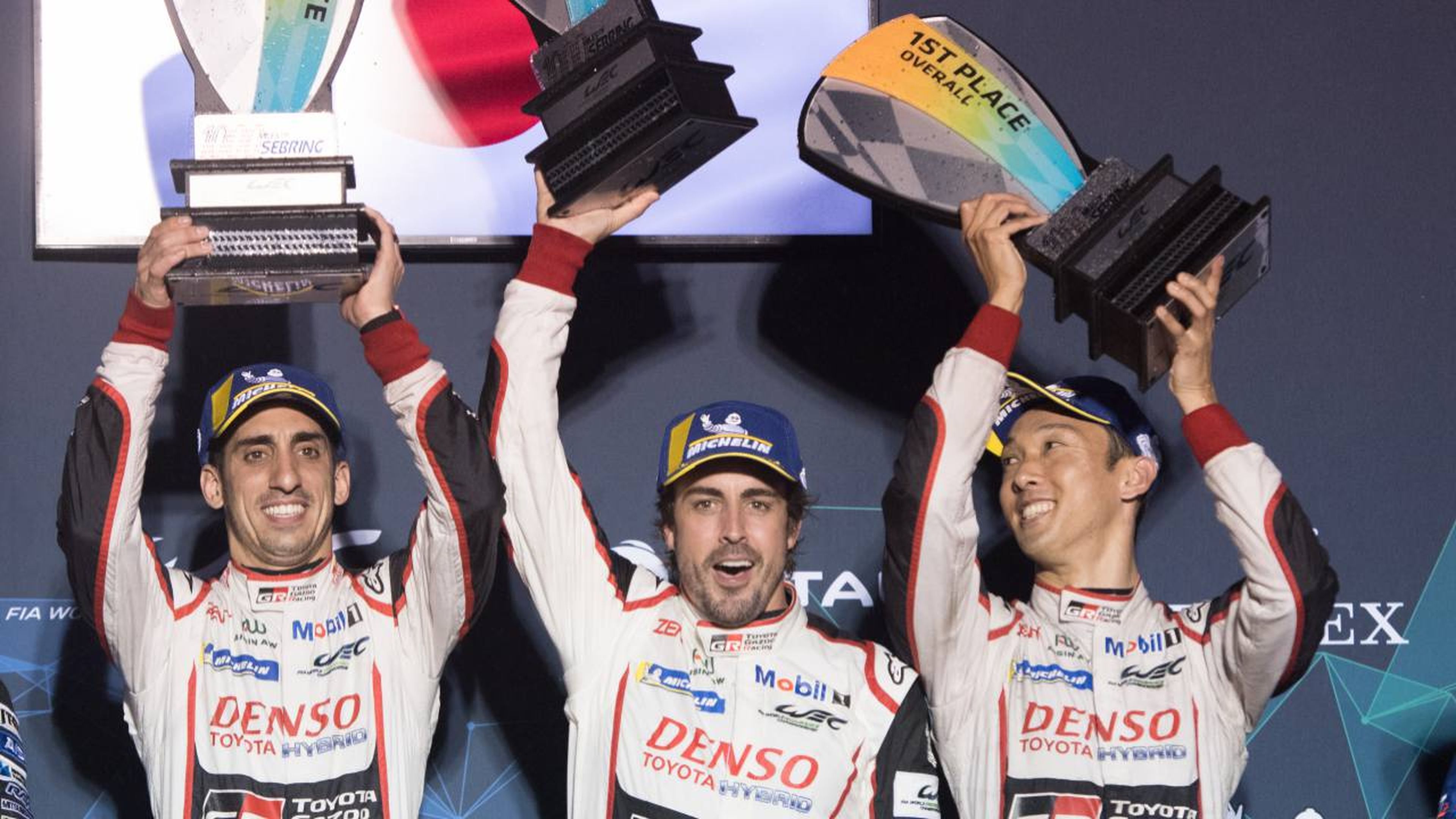 Alonso celebra victoria en Sebring