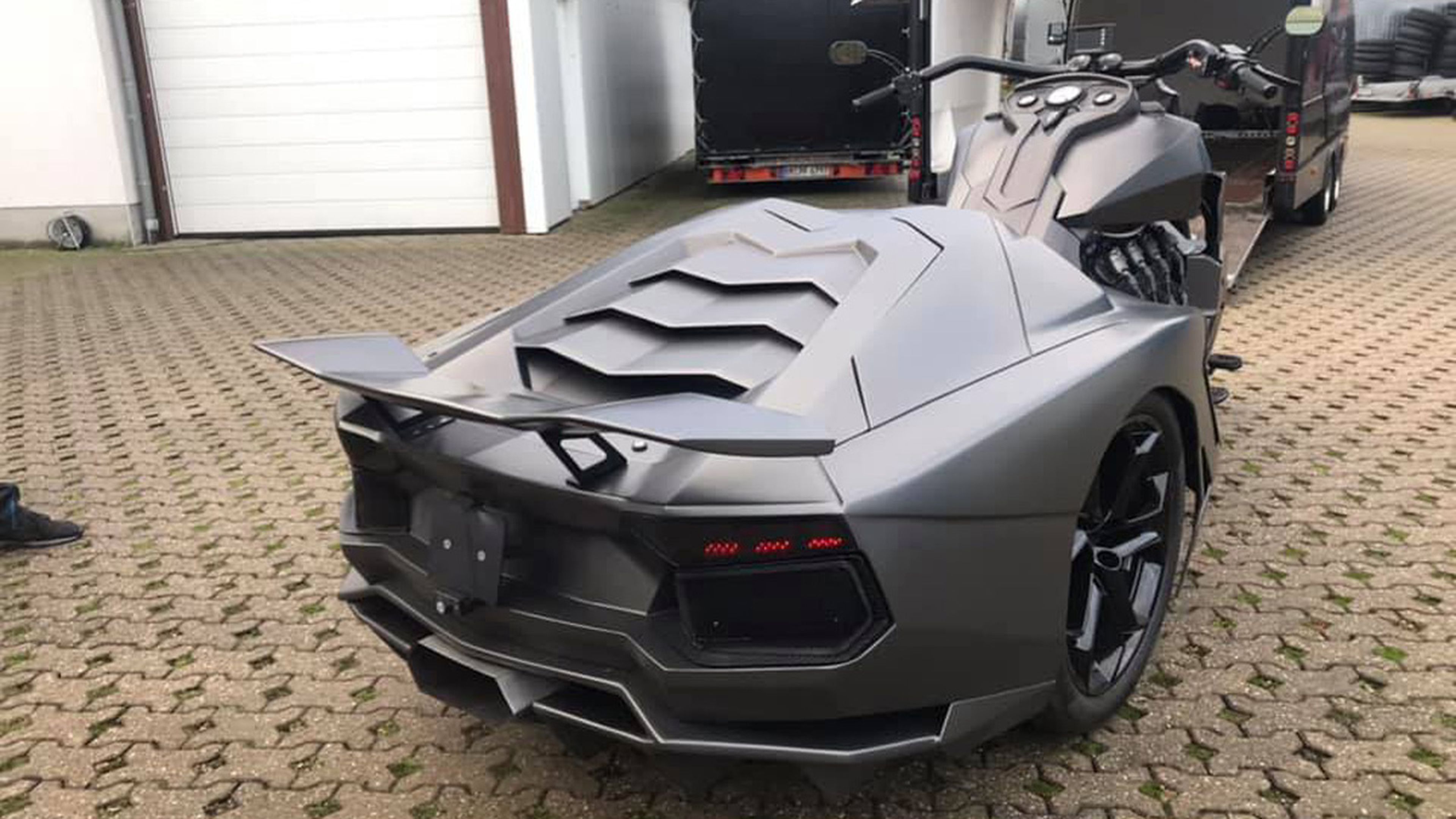 Moto Lamborghini Aventador