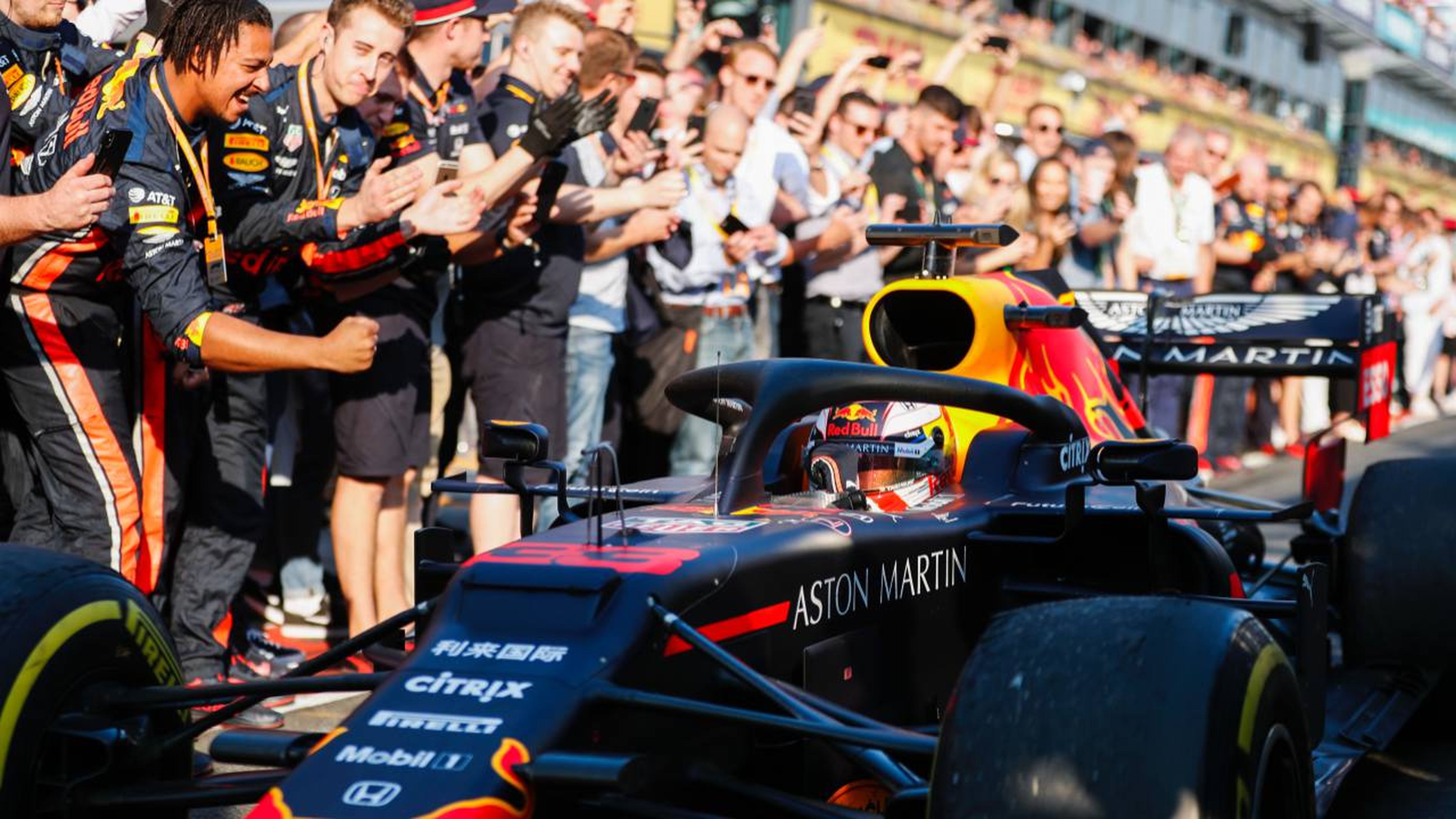 Ovación a Verstappen por su podio en Australia