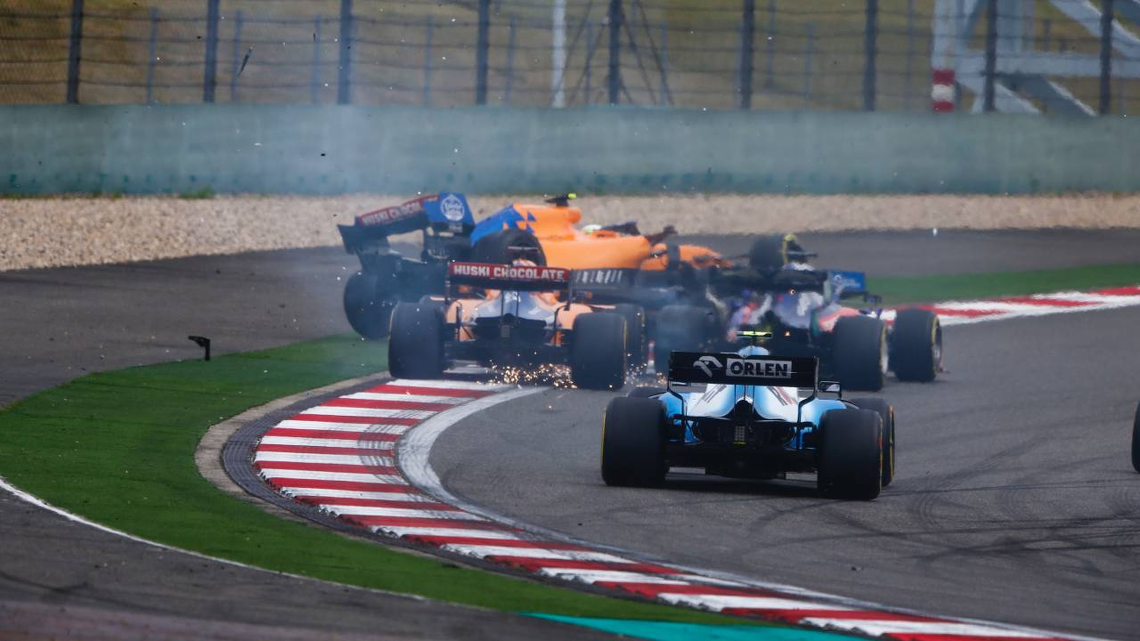 Accidente de McLaren con Kvyat