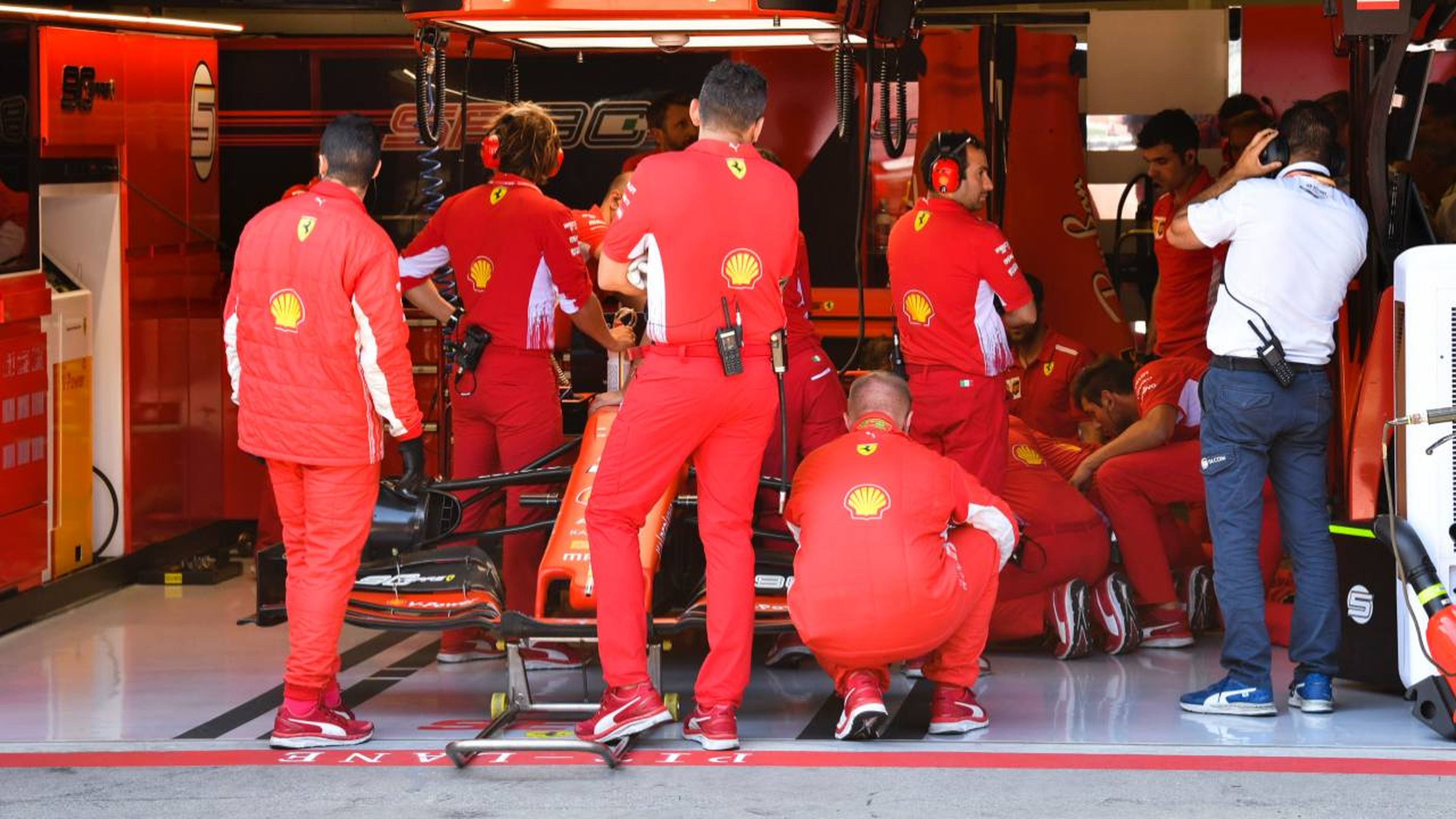 Mecánicos de Vettel en Austria