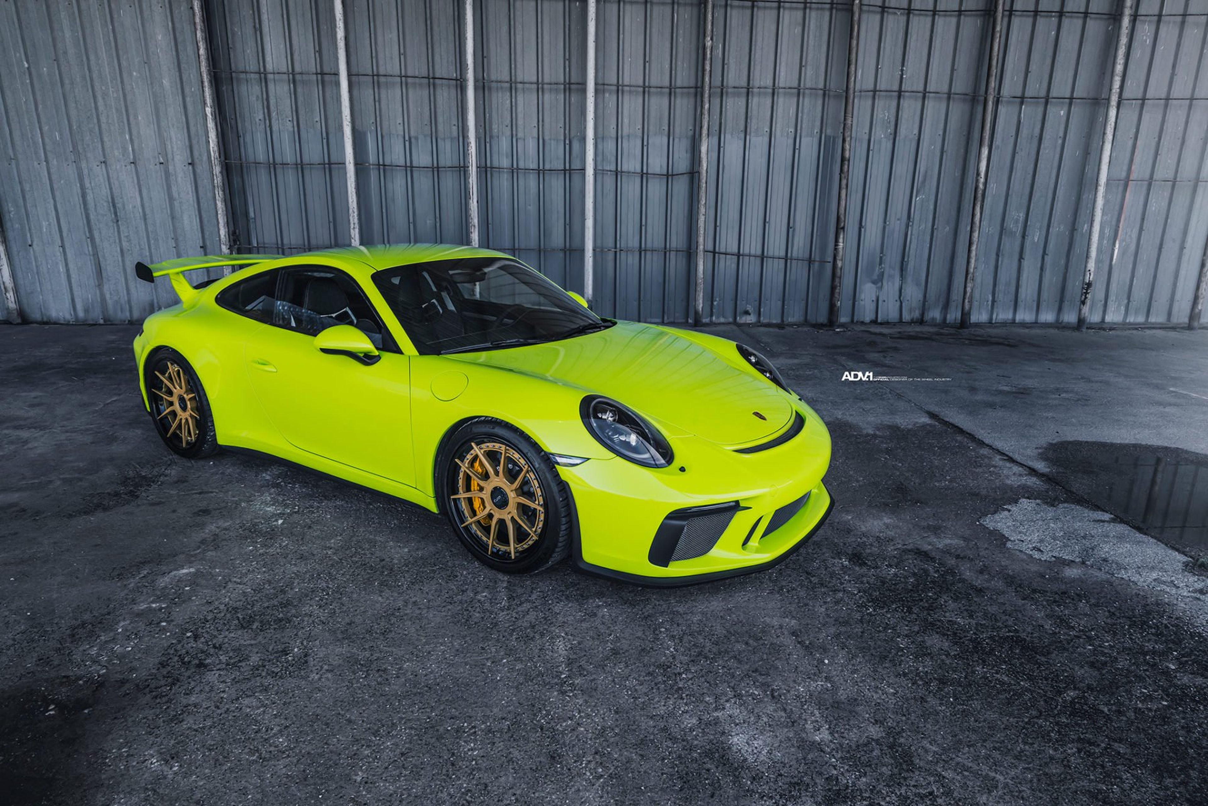 Este Porsche 911 GT3 en verde ácido te va a dividir el alma en dos
