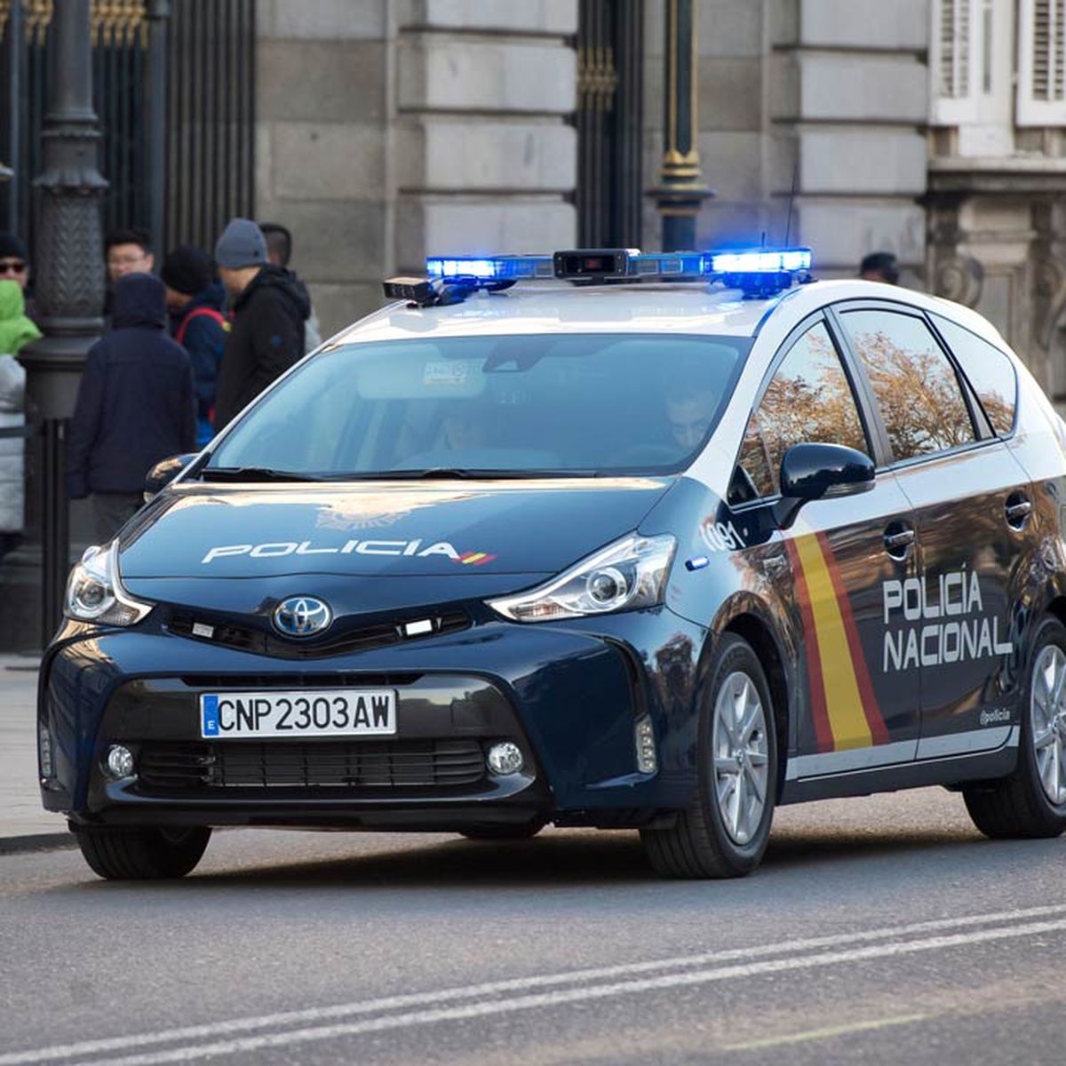 La Policía Nacional estrena coche híbrido, su nuevo coche patrulla es un  Toyota Prius