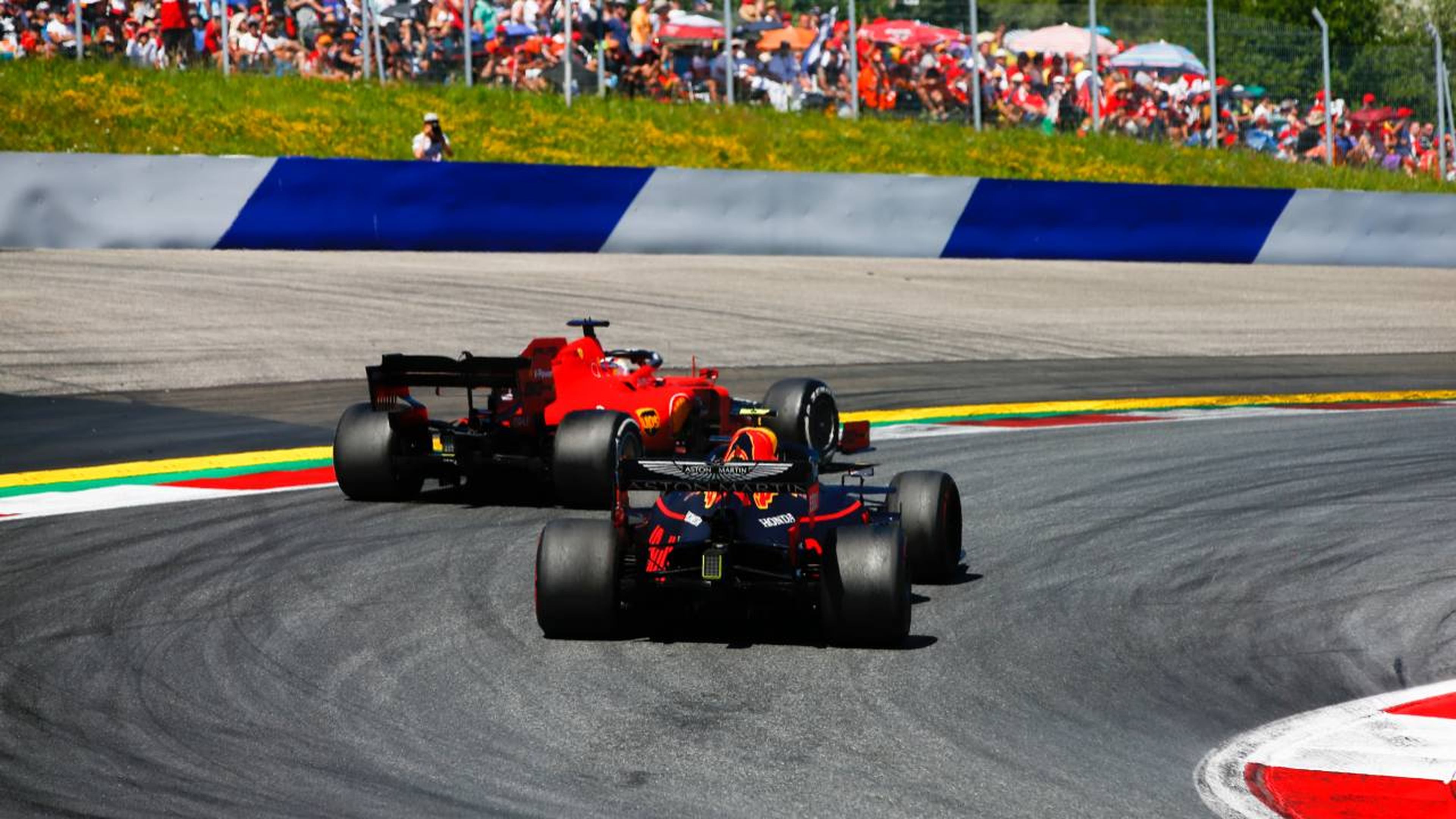 Verstappen y Leclerc lucha