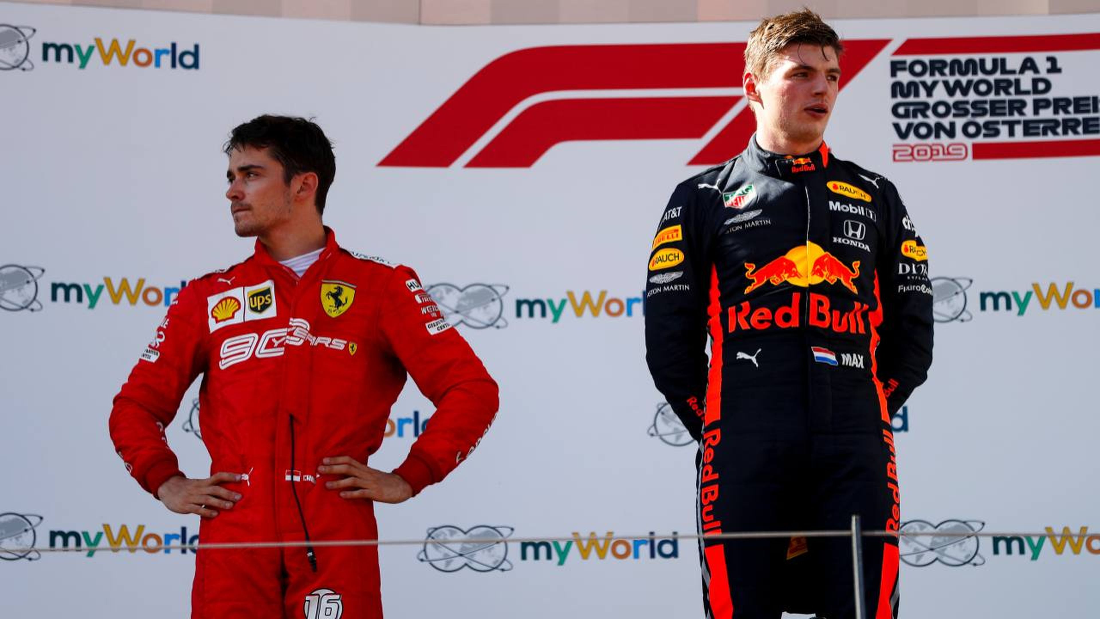 Verstappen y Leclerc en el podio